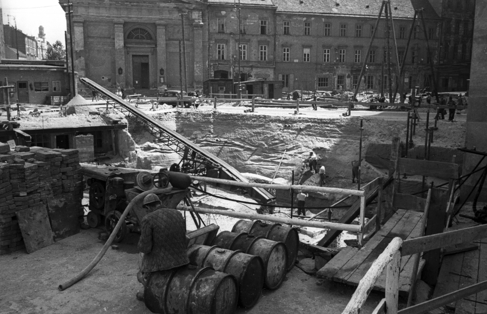 Hungary, Budapest V., Deák Ferenc tér, a metróépítés területe., 1953, UVATERV, subway construction, underground railway, Budapest, civil engineering, Fortepan #79827