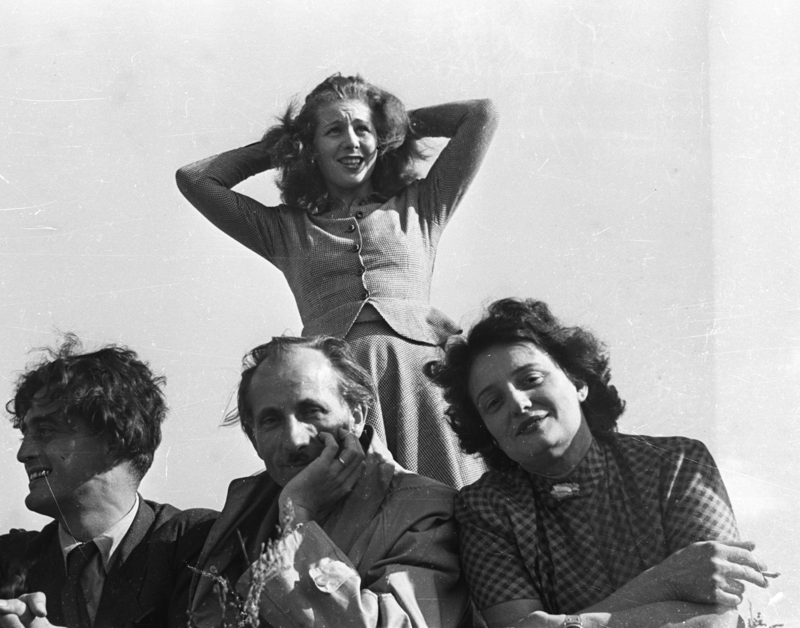 Hungary, Budapest XI., Stoczek József (Stoczek) utca, MAFC sporttelep, a felvétel a labdarúgópályán készült., 1949, UVATERV, tie, cigarette, smoking, moustache, fun, fan, pitch, trench coat, Budapest, Fortepan #79848