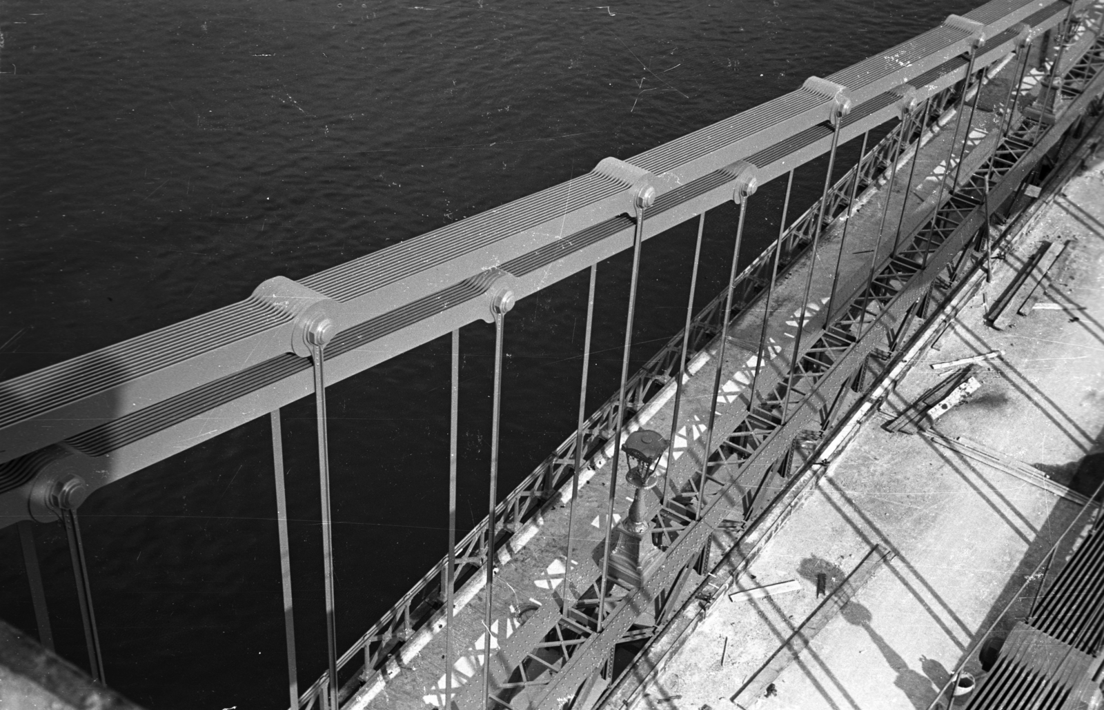 Hungary, Budapest, Széchenyi Lánchíd az újjáépítéskor a budai kapuzatról nézve., 1949, UVATERV, bridge building, suspension bridge, William Tierney Clark-design, Fortepan #79860