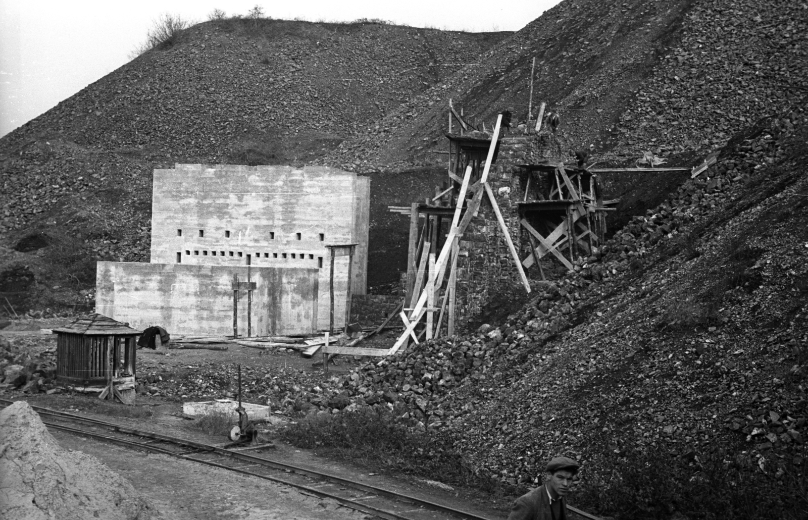 Hungary, Tapolca, Diszel (ekkor önálló), Hajagos hegy, bazaltbánya., 1950, UVATERV, stone mine, mining, Fortepan #79866