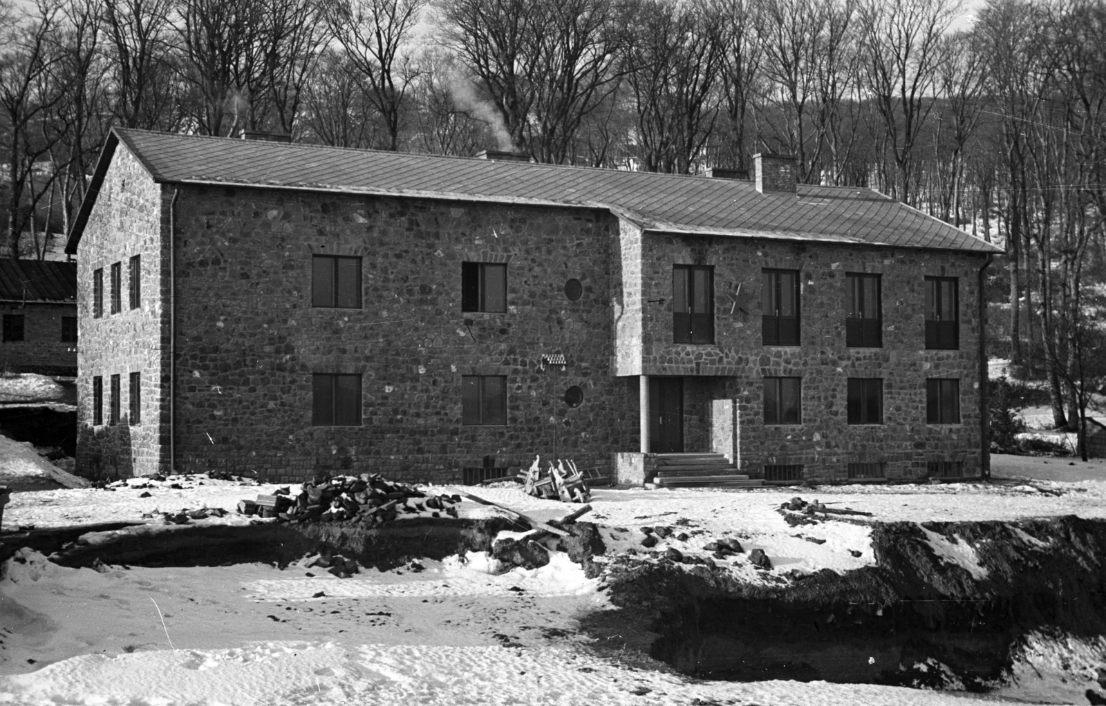 Hungary, Uzsa, (ekkor Lesenceistvánd településrésze), a bazaltbánya irodaépülete., 1950, UVATERV, building, Fortepan #79872
