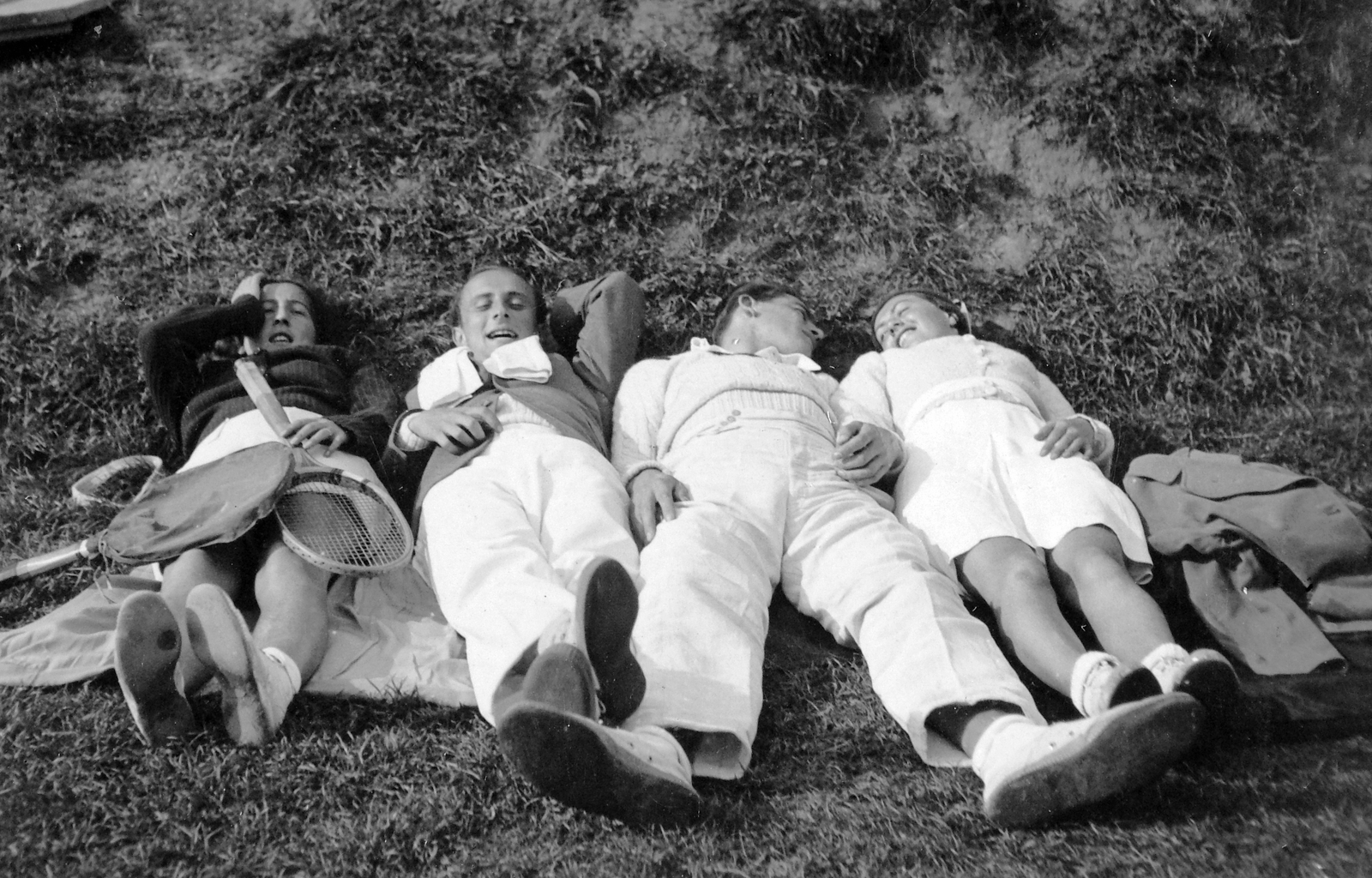 1938, Fortepan, tableau, relaxation, tennis rackets, hands behind the head, Fortepan #7989
