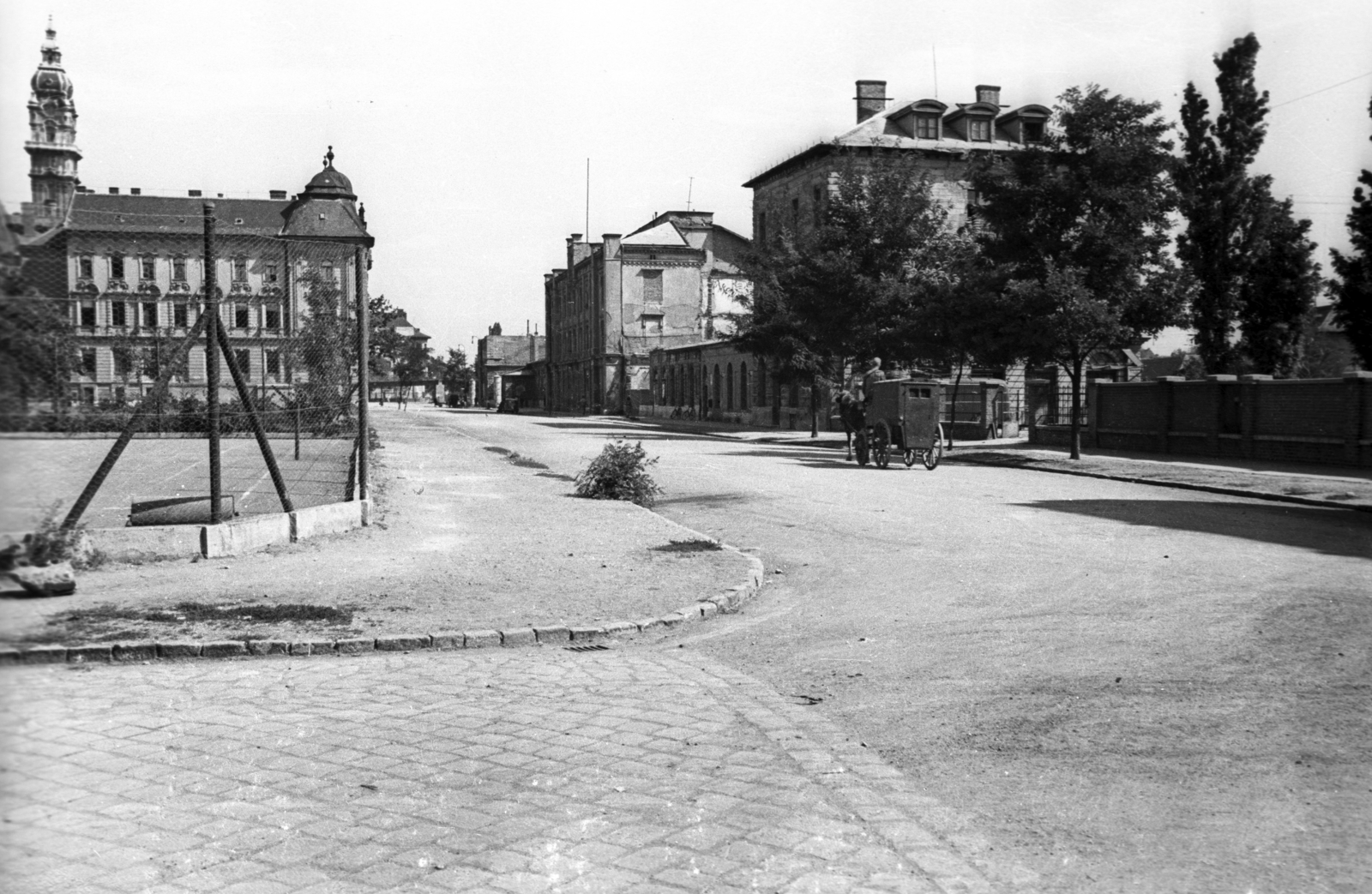 Hungary, Győr, Révai Miklós utca a Honvéd liget sarkától a vasútállomás felé nézve., 1950, UVATERV, coach, train station, train station, Fortepan #79913