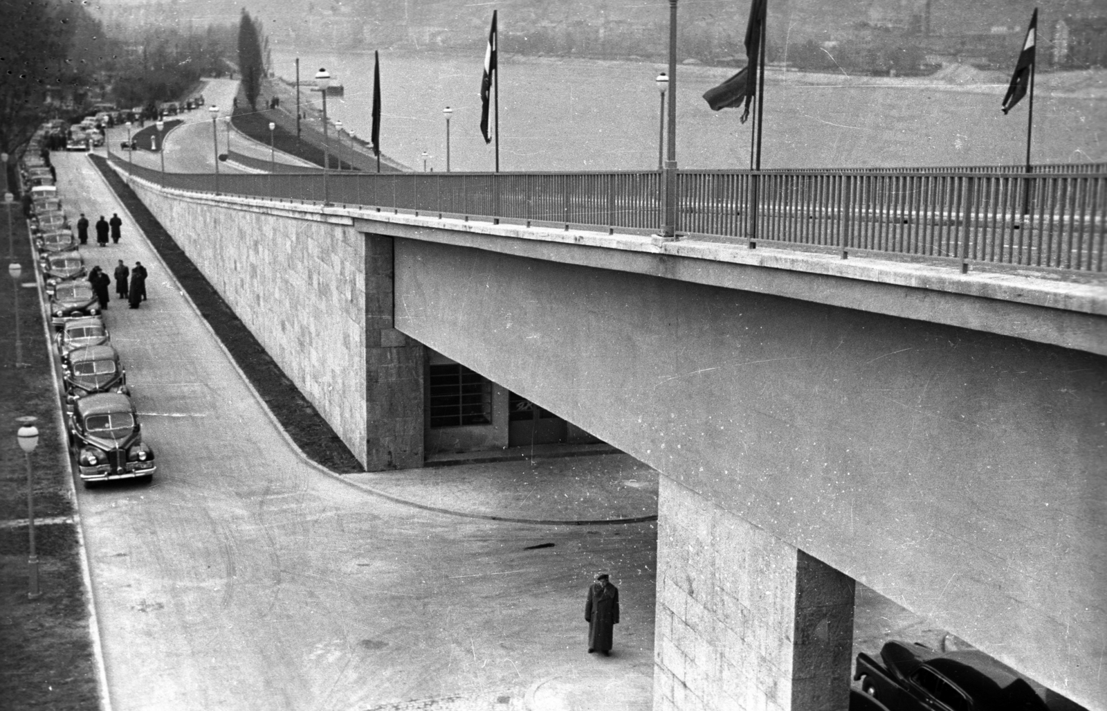 Magyarország, Budapest, az Árpád (Sztálin) híd Margitszigetre vezető lehajtója a híd avatásakor., 1950, UVATERV, ZISZ 115, híd, Fortepan #79919