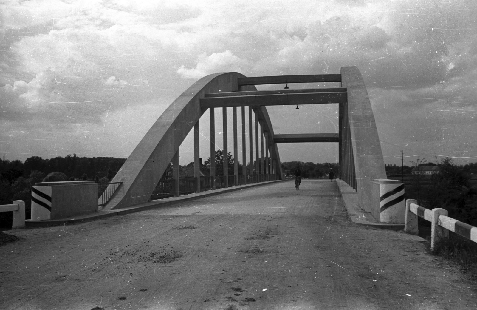 Hungary, Sárvár, Rába-híd a Rákóczi Ferenc utca felől nézve., 1950, UVATERV, bridge, bicycle, Fortepan #79934
