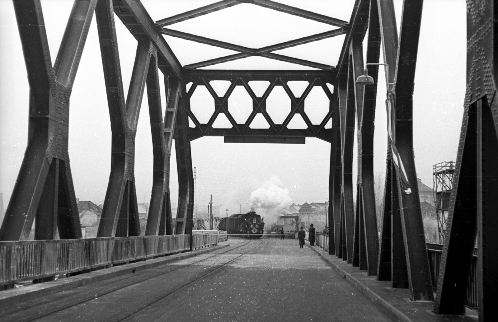 Hungary, Dunaföldvár, az újjáépített Beszédes József híd avatása 1951. december 23-án., 1951, UVATERV, steam locomotive, railway, bridge, inauguration, railway bridge, Duna-bridge, János Kossalka-design, Fortepan #79987