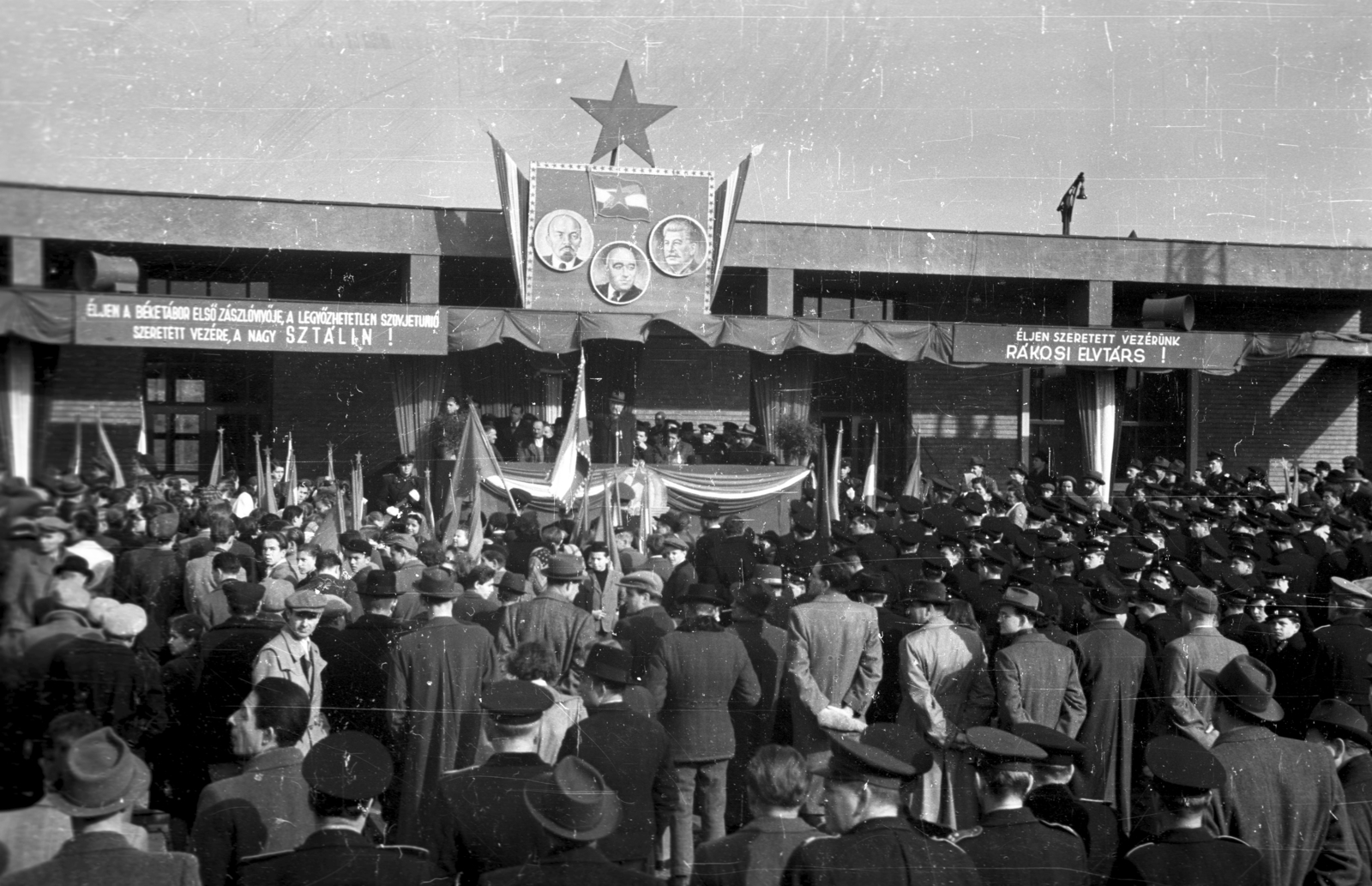 Hungary, Aszód, az új vasútállomás avató ünnepsége., 1952, UVATERV, mass, Lenin-portrayal, inauguration, festive, Red Star, Mátyás Rákosi-portrayal, Joseph Stalin portrayal, Fortepan #80007