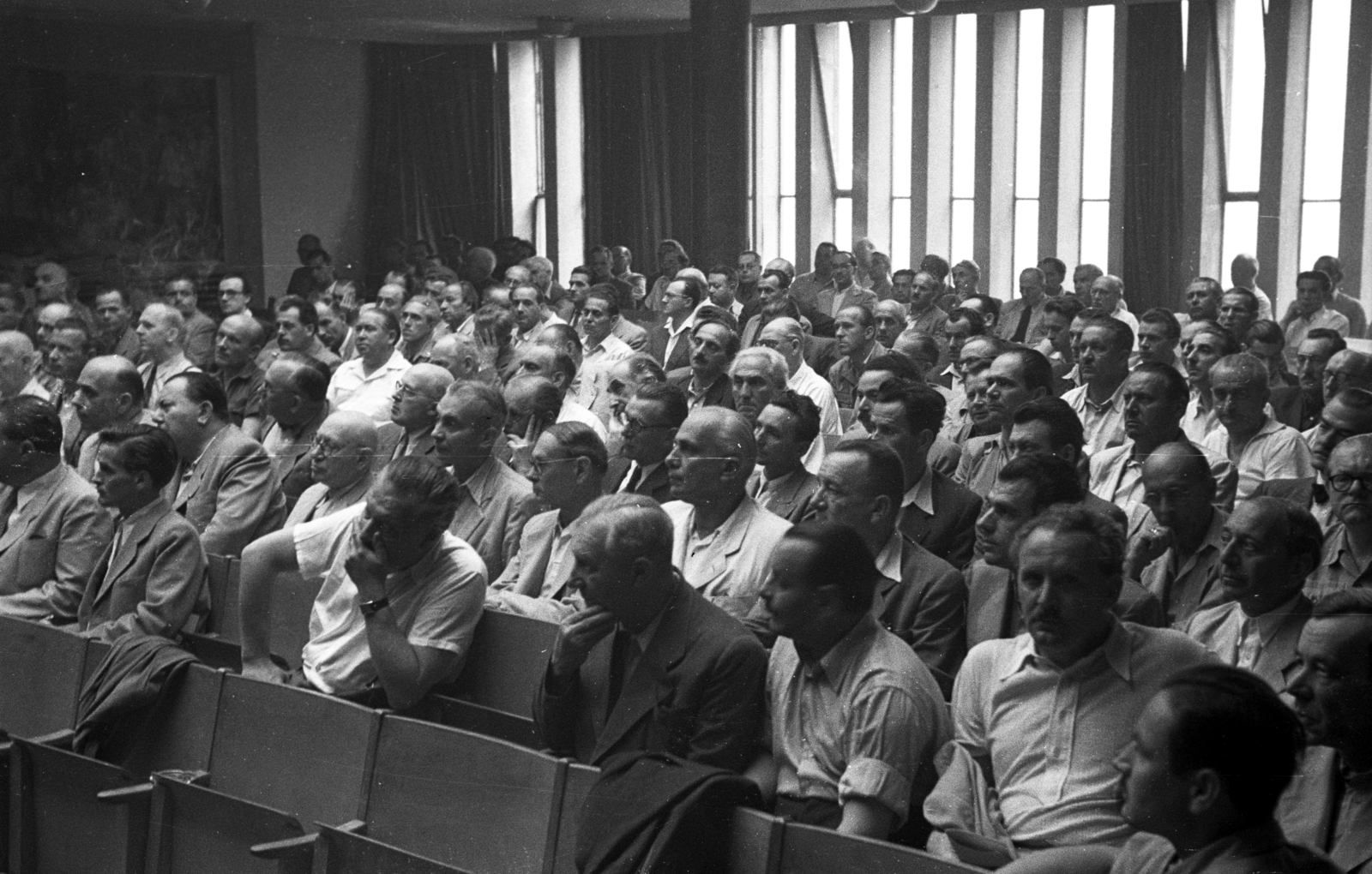 Hungary, Budapest VI., Dózsa György út 84. MÉMOSZ (Magyarországi Építőipari Munkások Országos Szövetsége) székháza., 1952, UVATERV, Budapest, men, rolled up sleeves, meeting, Fortepan #80010