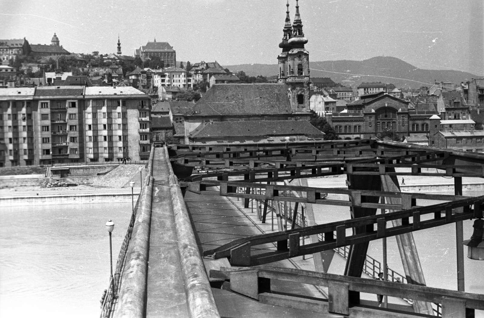 Magyarország, Budapest I., Kossuth híd, szemben a Szent Anna-templom, jobbra a Batthyány téri vásárcsarnok., 1957, UVATERV, Kossuth híd, templom, barokk-stílus, katolikus, vásárcsarnok, Budapest, Klunzinger Pál-terv, jezsuita, Hamon Kristóf-terv, Nöpauer Máté-terv, Fortepan #80015