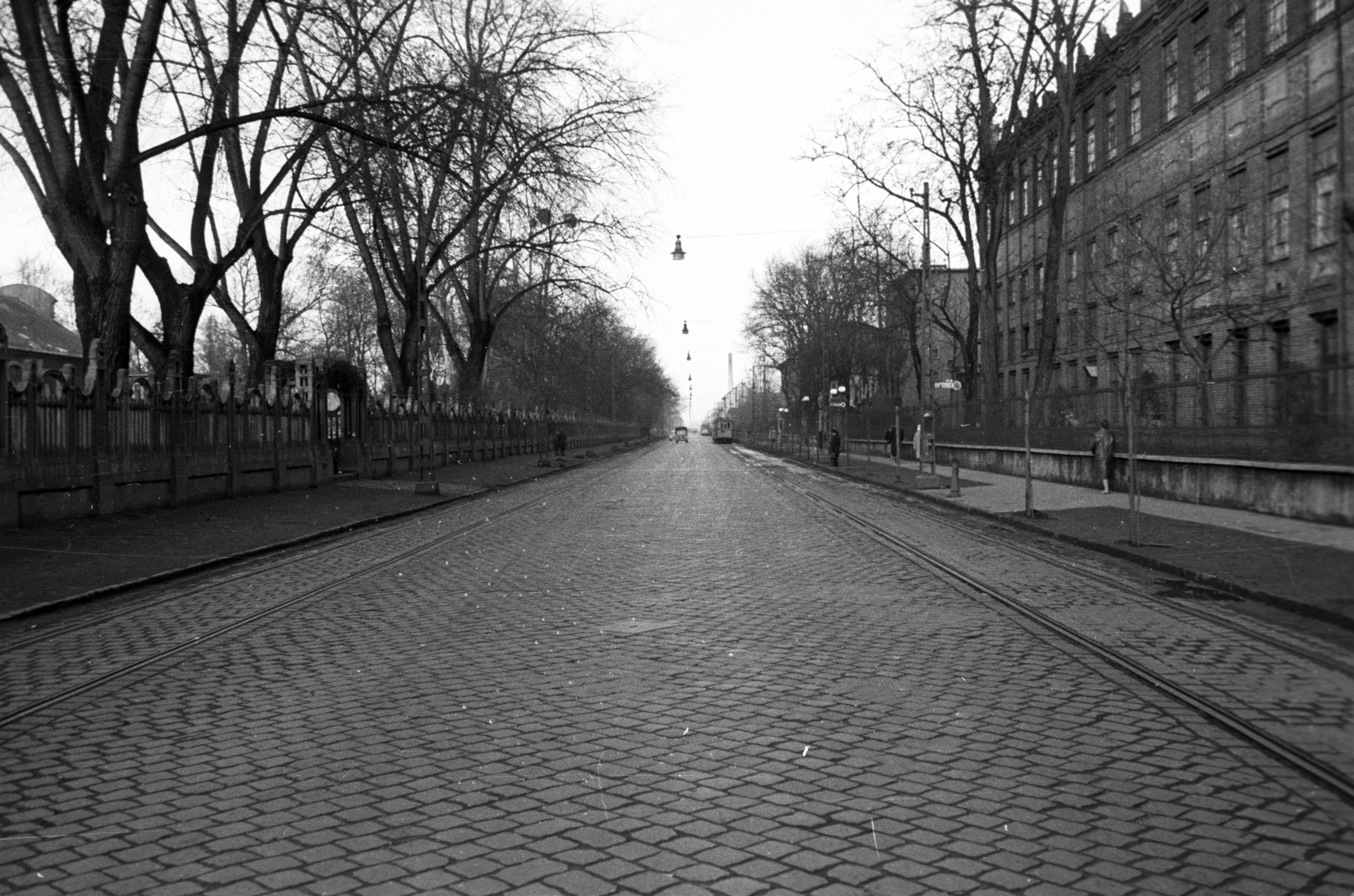 Hungary, Budapest IV., Váci út, balra a Fővárosi Vízművek, jobbra a Tungsram (később GE Hungary)., 1960, UVATERV, Budapest, Fortepan #80059