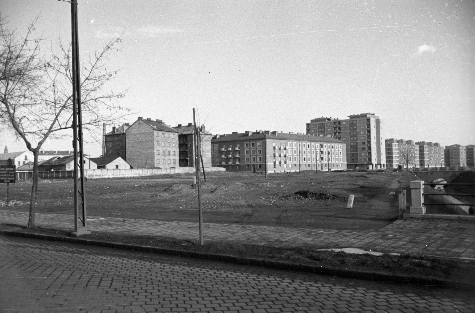 Magyarország, Budapest XIII., Fiastyúk (Thälmann) utcai lakótelep, Tahi utca, Rákos-patak, a Váci útról nézve., 1960, UVATERV, Budapest, lakótelep, Fortepan #80066