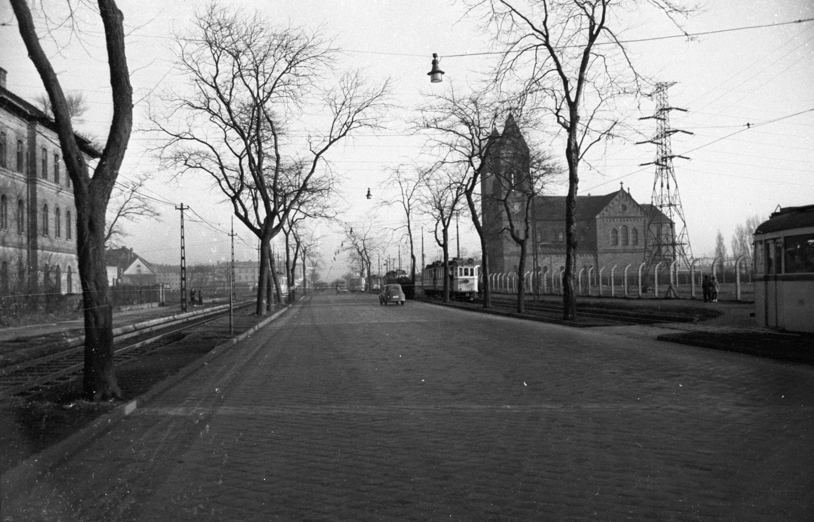 Magyarország, Budapest IX., Üllői út a Népliget felől az Ecseri út felé nézve, jobbra a Szent Kereszt templom., 1960, UVATERV, Skoda 1101/1102 Tudor, Budapest, Fortepan #80077