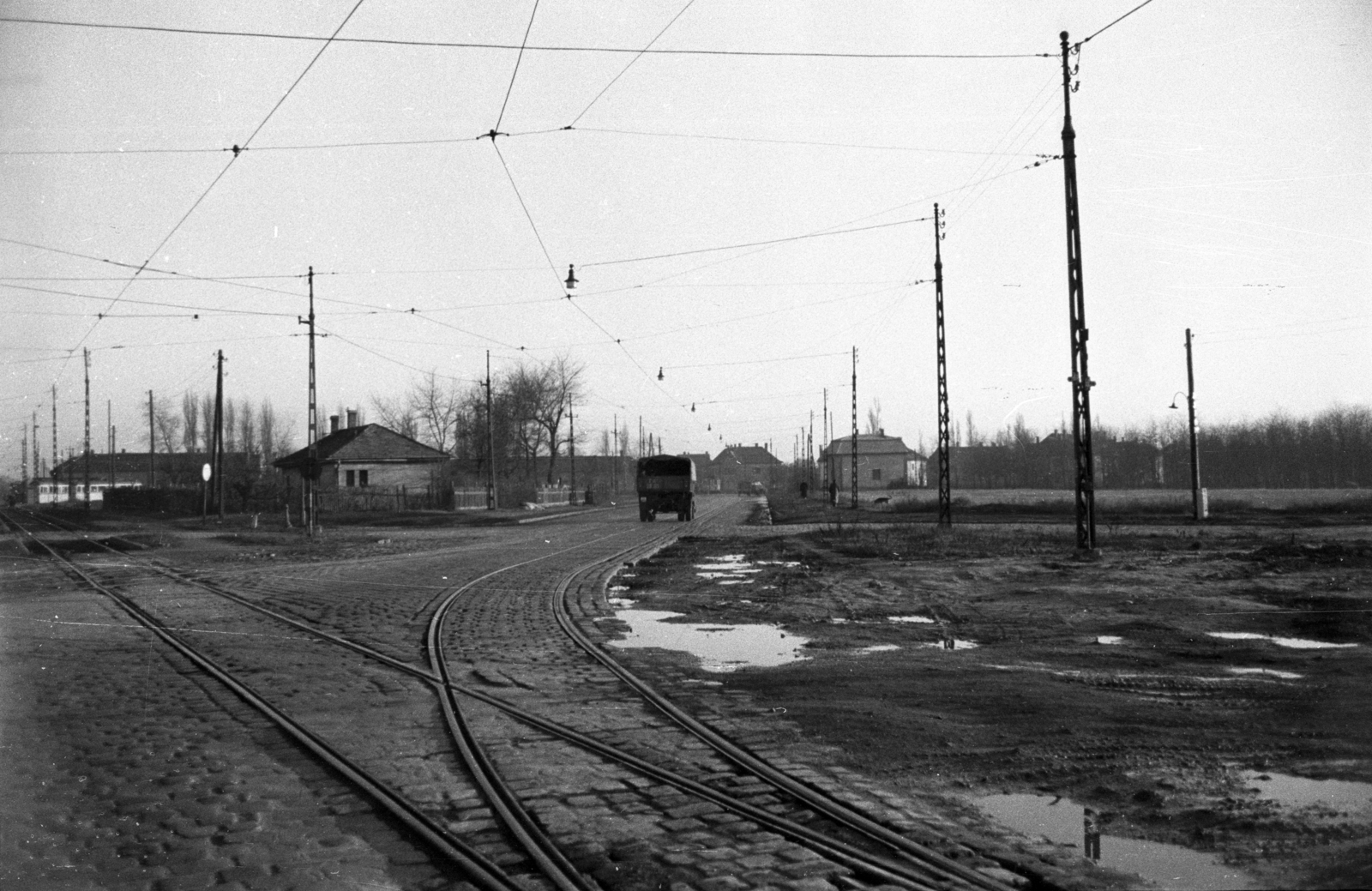 Magyarország, Budapest IX., Üllői út (Vörös Hadsereg útja), szemben a Ferde utca (Ady Endre út) torkolata., 1960, UVATERV, pocsolya, Budapest, Fortepan #80079