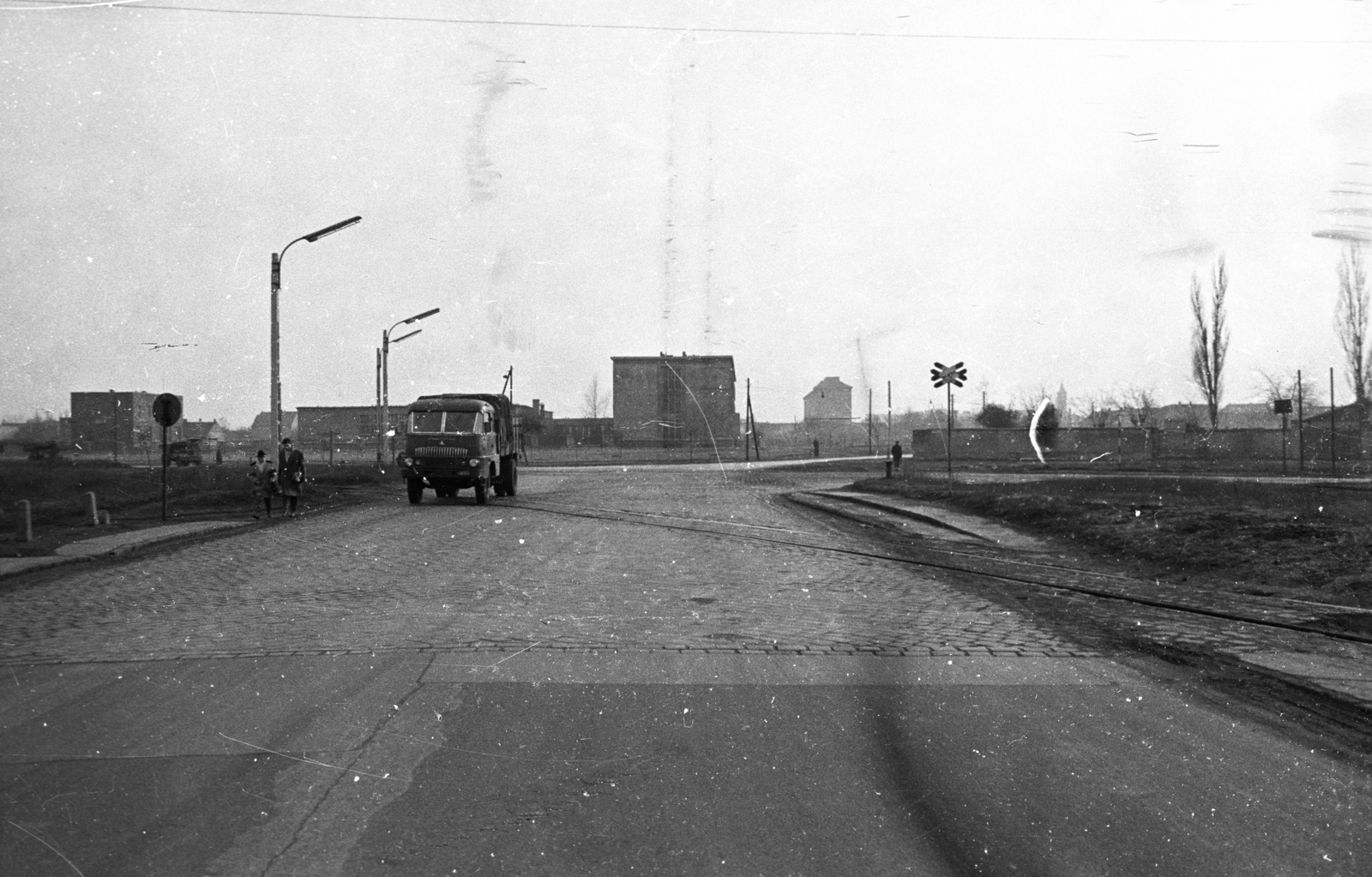 Magyarország, Budapest XXI., Weiss Manfréd út (Kikötő főút), szemben a Corvin út., 1960, UVATERV, magyar gyártmány, teherautó, Csepel-márka, Csepel D-700, Budapest, Fortepan #80106