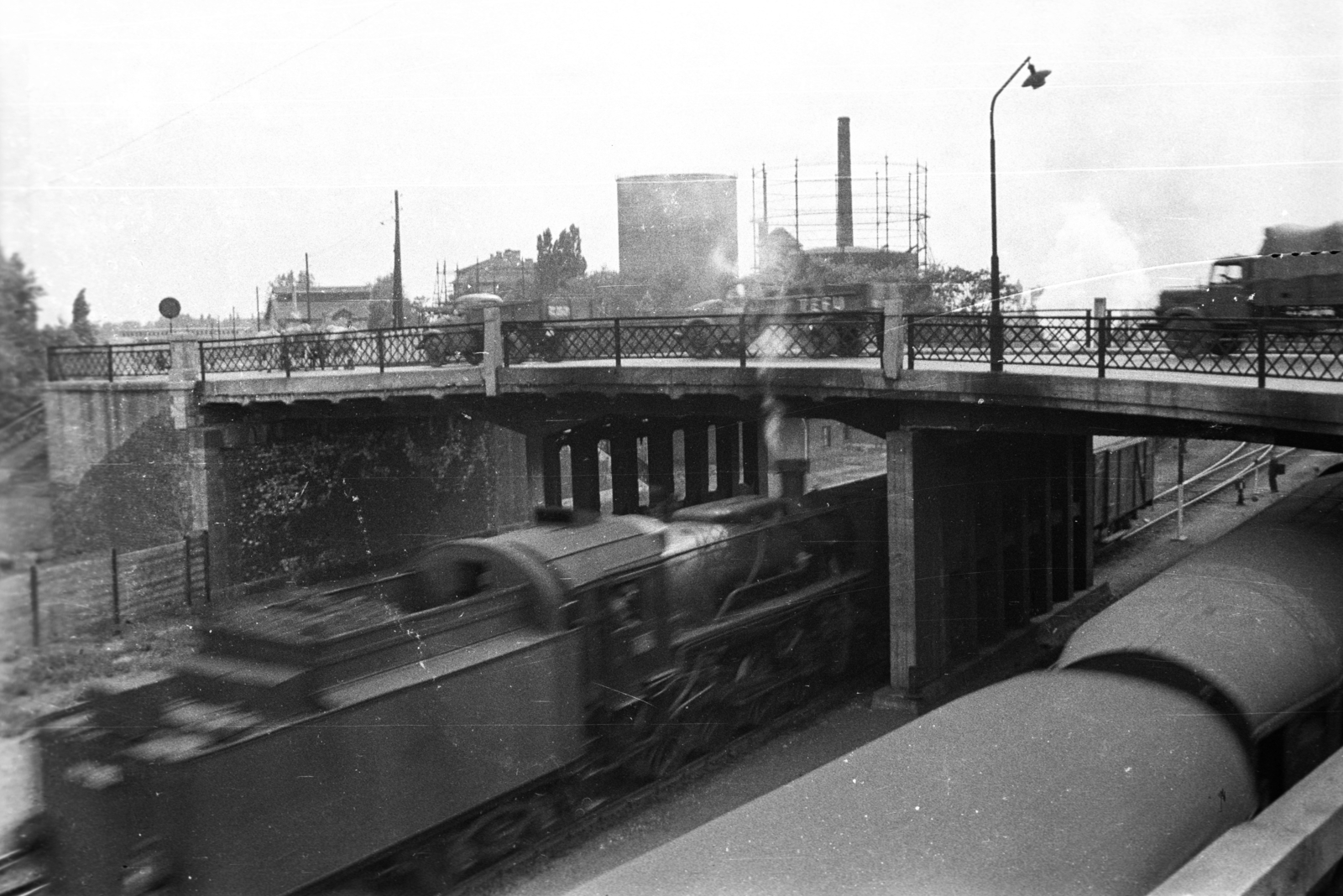 Hungary, Debrecen, a Mikepércsi úti felüljáró., 1960, UVATERV, commercial vehicle, chimney, gas storage, MÁV Class 411, overpass, Fortepan #80146