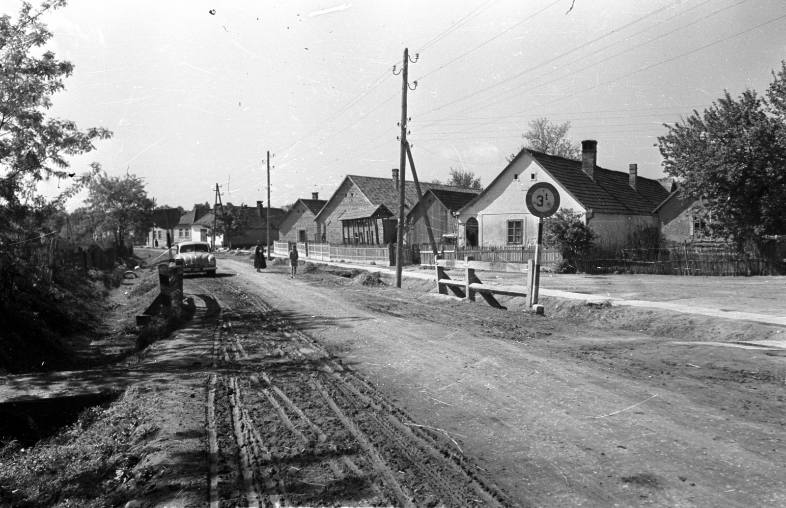 Hungary, Vértesacsa, Fő utca., 1950, UVATERV, dirt road, street view, Fortepan #80182