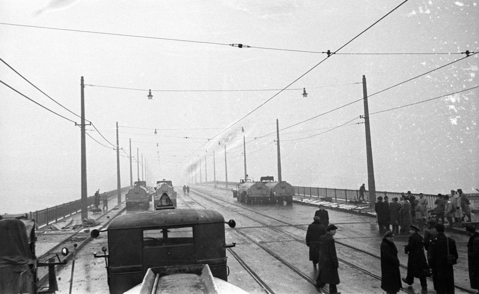 Hungary, Budapest, az újjáépített Petőfi híd terhelési próbája., 1952, UVATERV, bus, load testing, Fortepan #80237