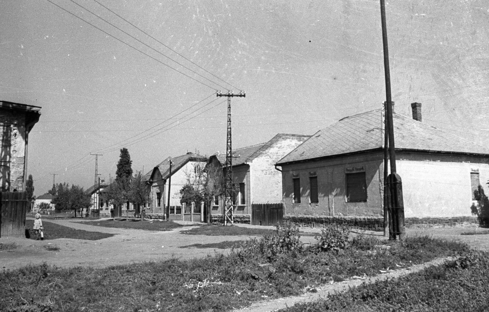 Hungary, Miskolc, a Buzogány utca a Tüzér utca felől az Üteg utca felé nézve., 1952, UVATERV, street view, pylon, Fortepan #80261