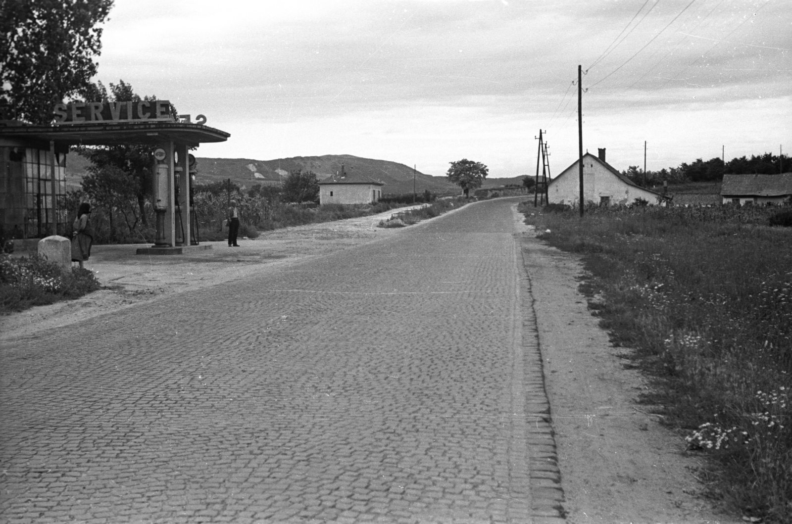 Hungary, Solymár, Külső Bécsi út., 1960, UVATERV, gas station, cobblestones, Fortepan #80288