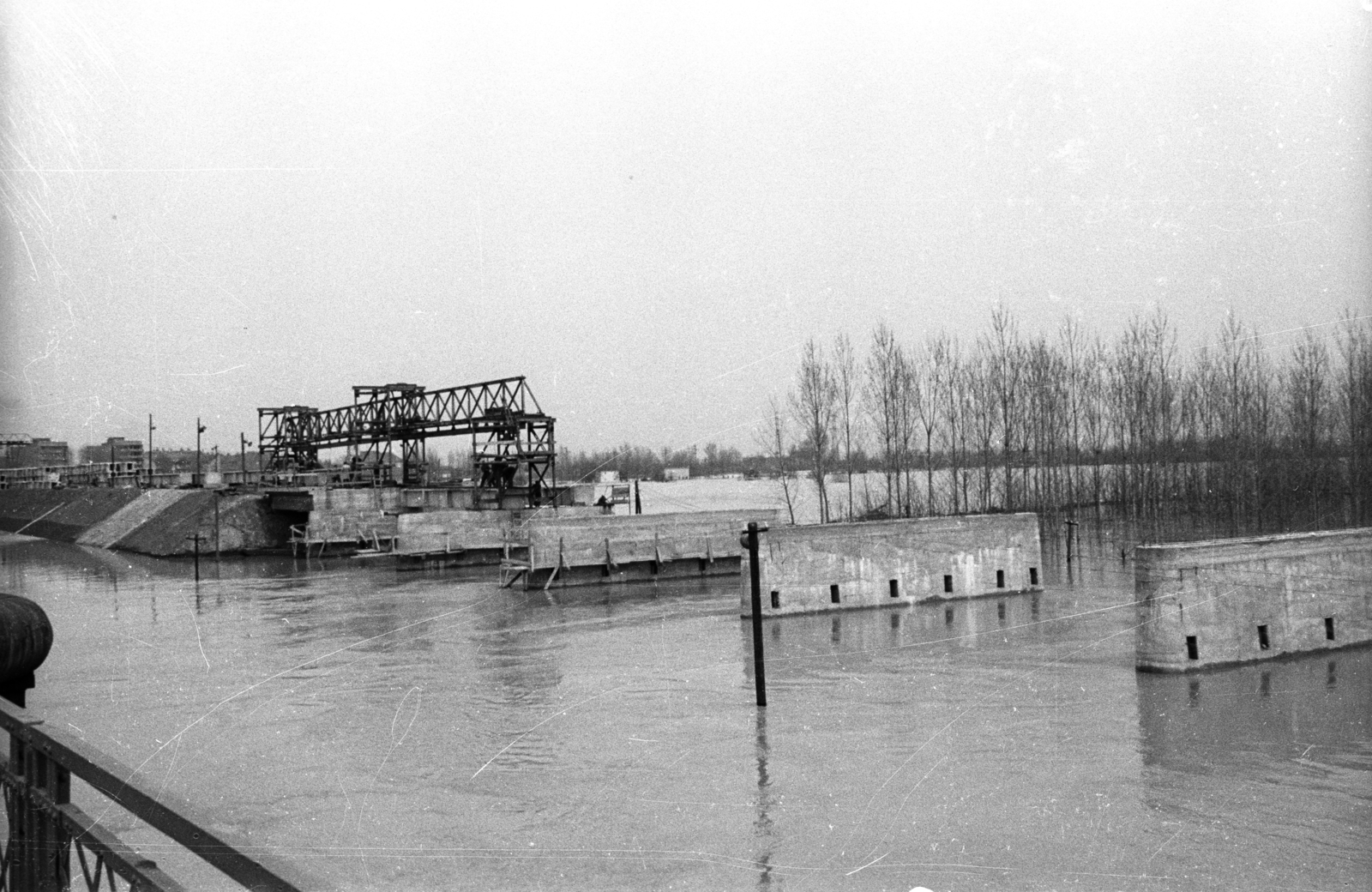 Hungary, Szolnok, az ártéri Tisza-híd ("százlábú" híd) építése., 1962, UVATERV, Tisza bridge, bridge building, Fortepan #80293
