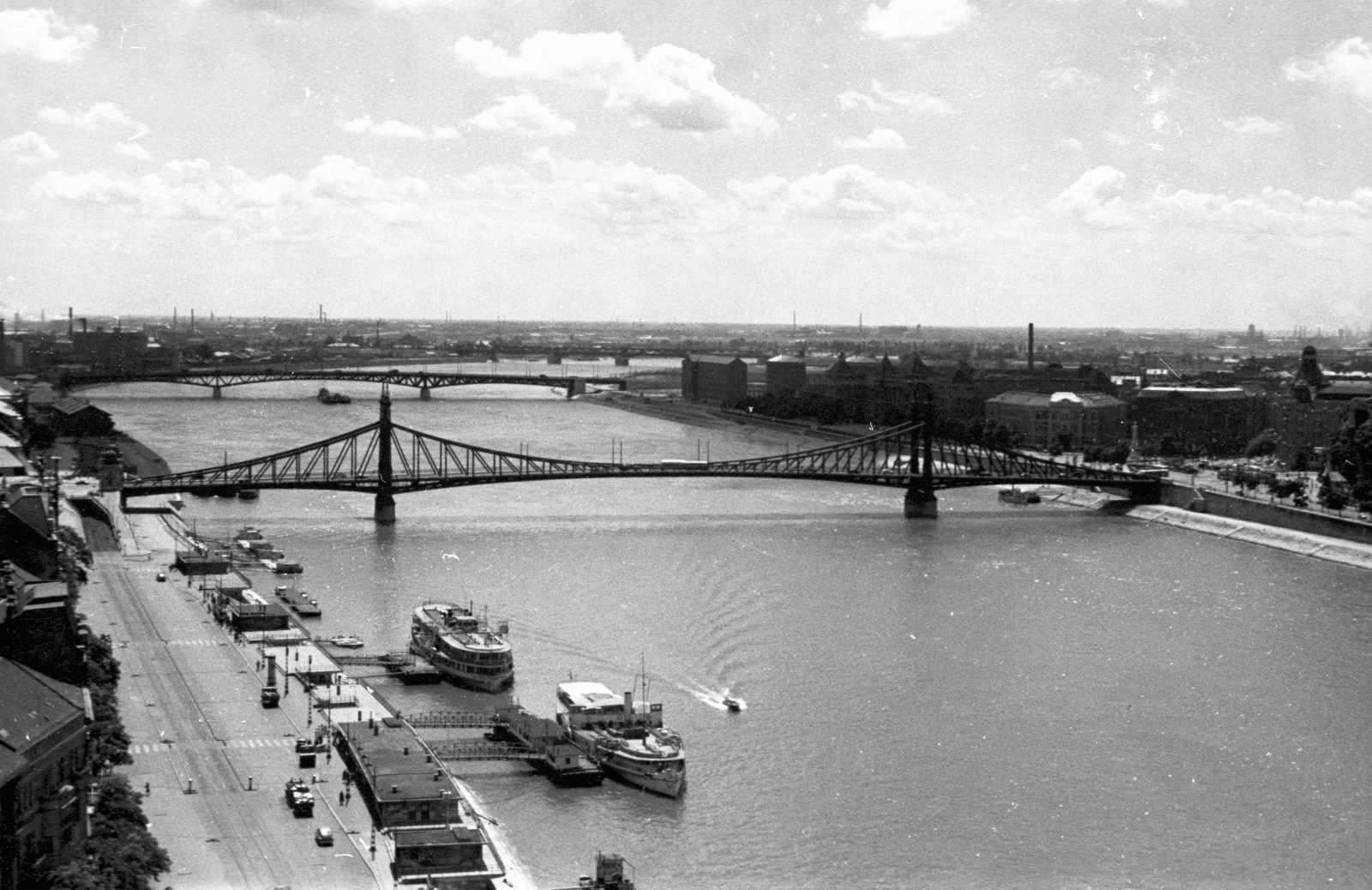 Hungary, Budapest V.,Budapest IX.,Budapest XI., látkép az Erzsébet híd felől a Belgrád rakpart és a Szabadság híd felé nézve., 1962, UVATERV, ship, picture, wharf, Danube, Budapest, Duna-bridge, János Feketeházy-design, Fortepan #80297