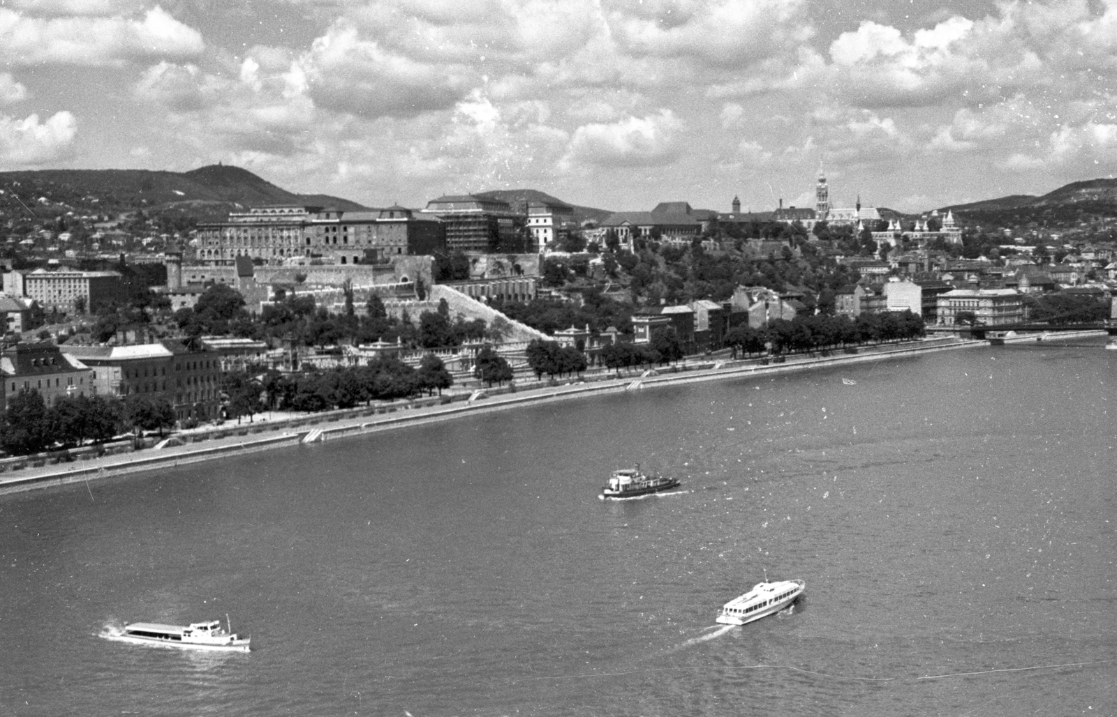 Hungary, Budapest I., látkép az Erzsébet híd felől a budai Vár felé., 1962, UVATERV, ship, water bus, Budapest, Fortepan #80303