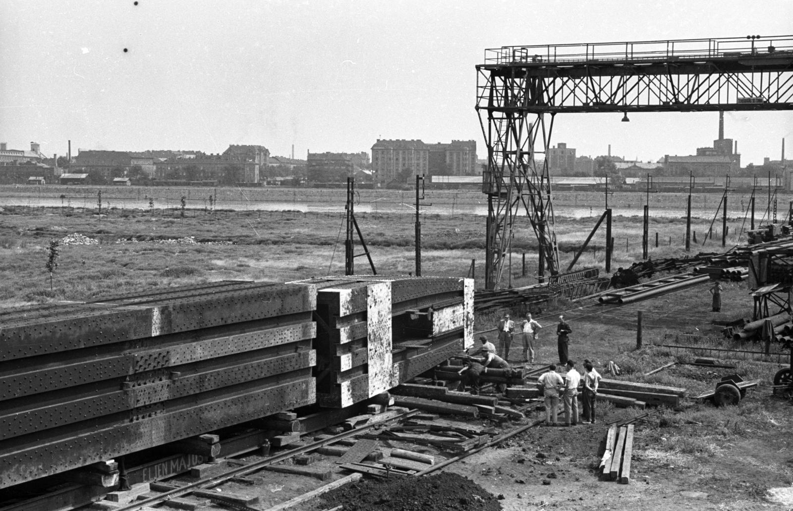Hungary, Budapest XI., a Ganz-MÁVAG lágymányosi telepe, az Erzsébet híd acélszerkezetének összeszerelése., 1962, UVATERV, Budapest, Fortepan #80305