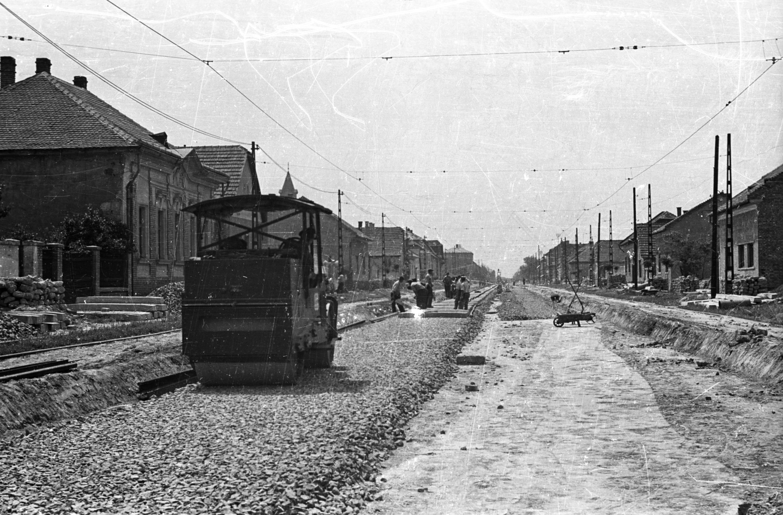 Hungary, Budapest XXI., II. Rákóczi Ferenc út, a csepeli gyorsvasút építése., 1950, UVATERV, construction, road roller, Budapest, crushed stone, Fortepan #80352