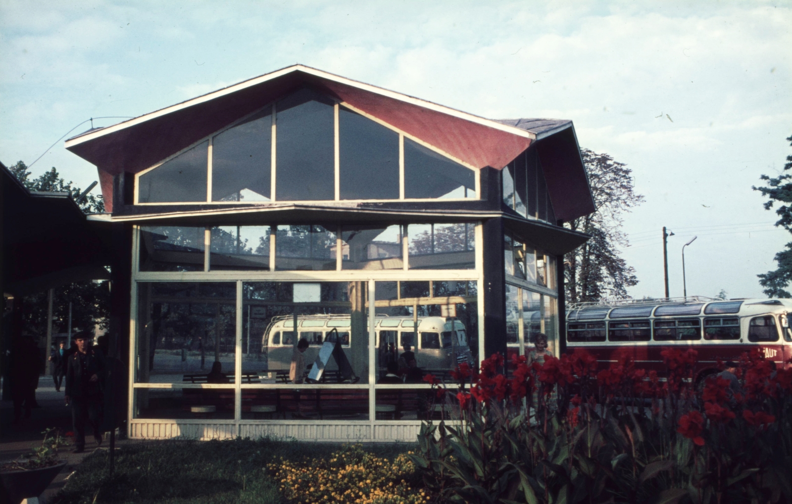Hungary, Szekszárd, Pollack Mihály utca, autóbusz-pályaudvar., 1968, UVATERV, colorful, bus, Hungarian brand, Ikarus-brand, MÁVAUT-organisation, bus terminal, bus stop, Fortepan #80360