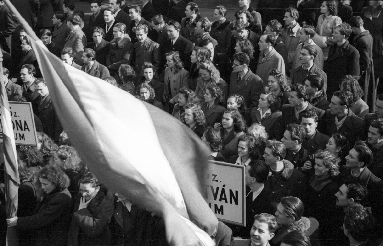 Hungary, Budapest VIII., Múzeumkert, március 15-i ünnepség., 1947, Berkó Pál, Budapest, mass, youth, student dorm, Fortepan #80372