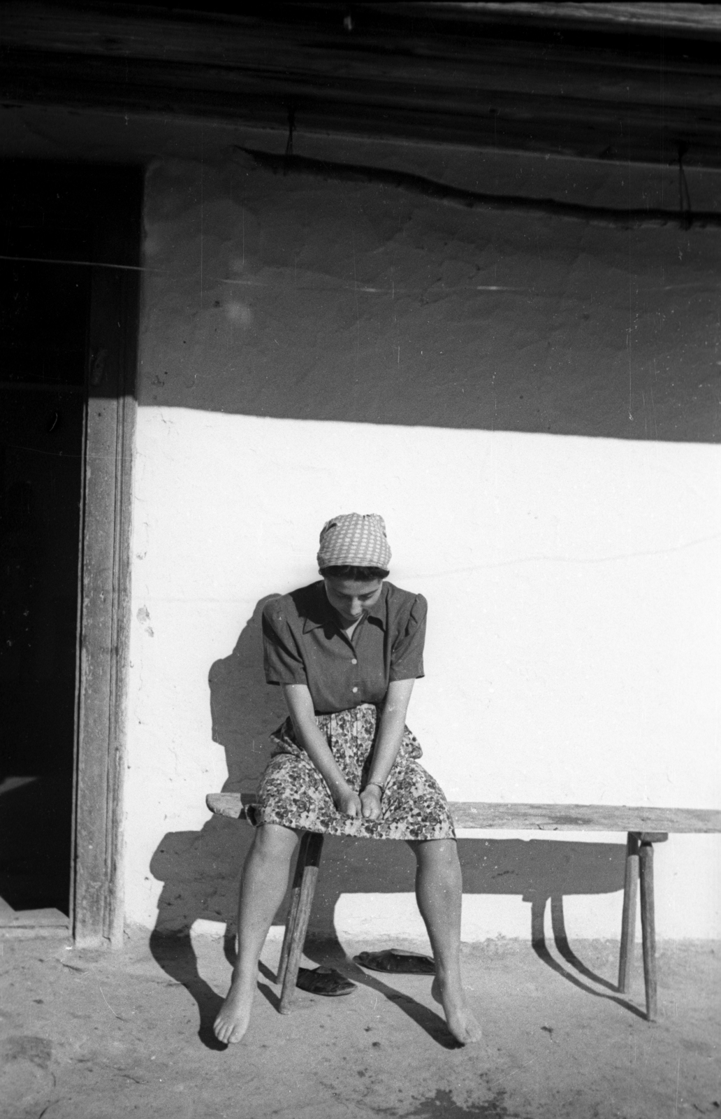 1947, Berkó Pál, barefoot, bench, lady, youth, headscarf, Fortepan #80374
