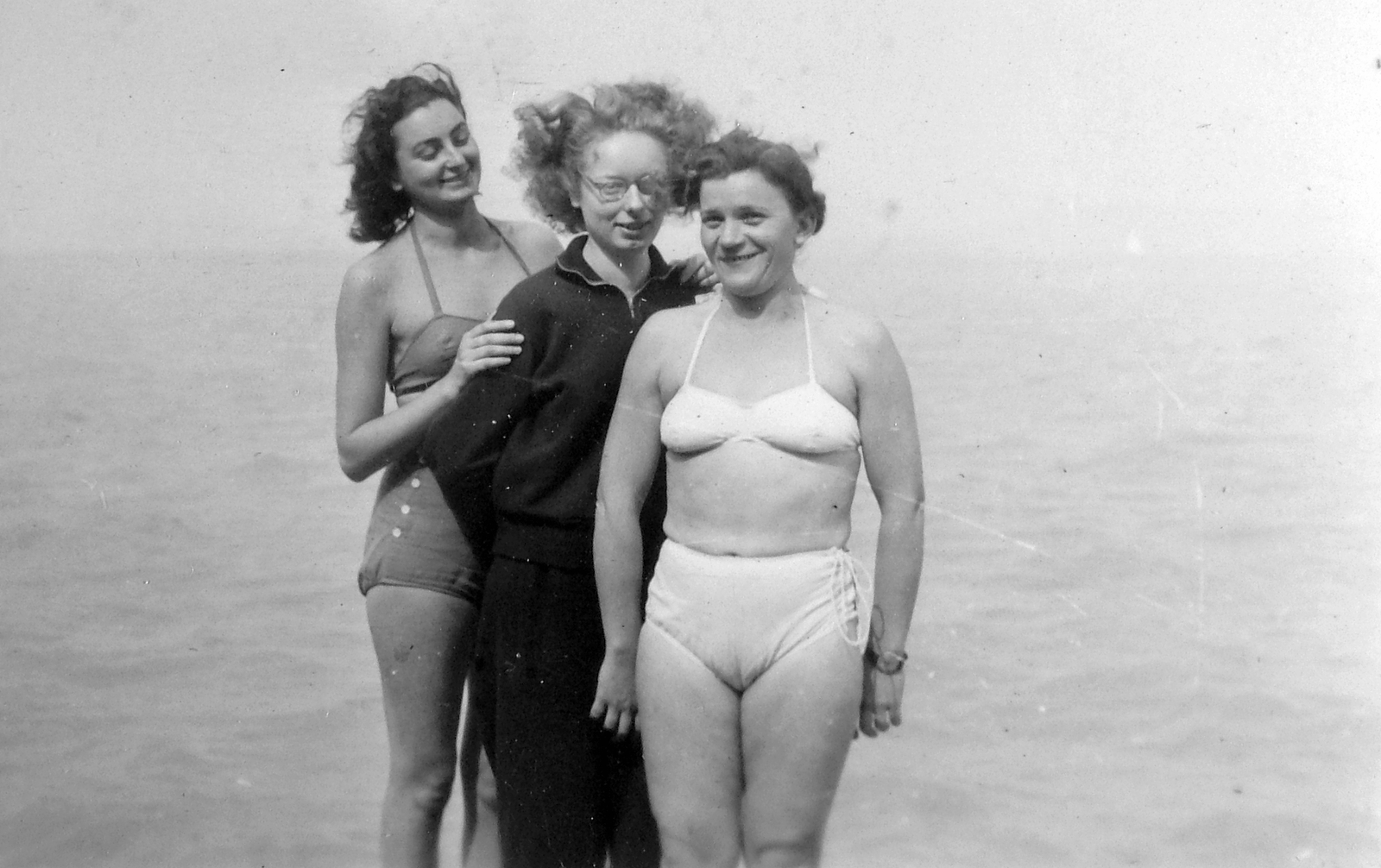 1954, Fortepan, bathing suit, tableau, women, glasses, shore, sweater, Fortepan #8057