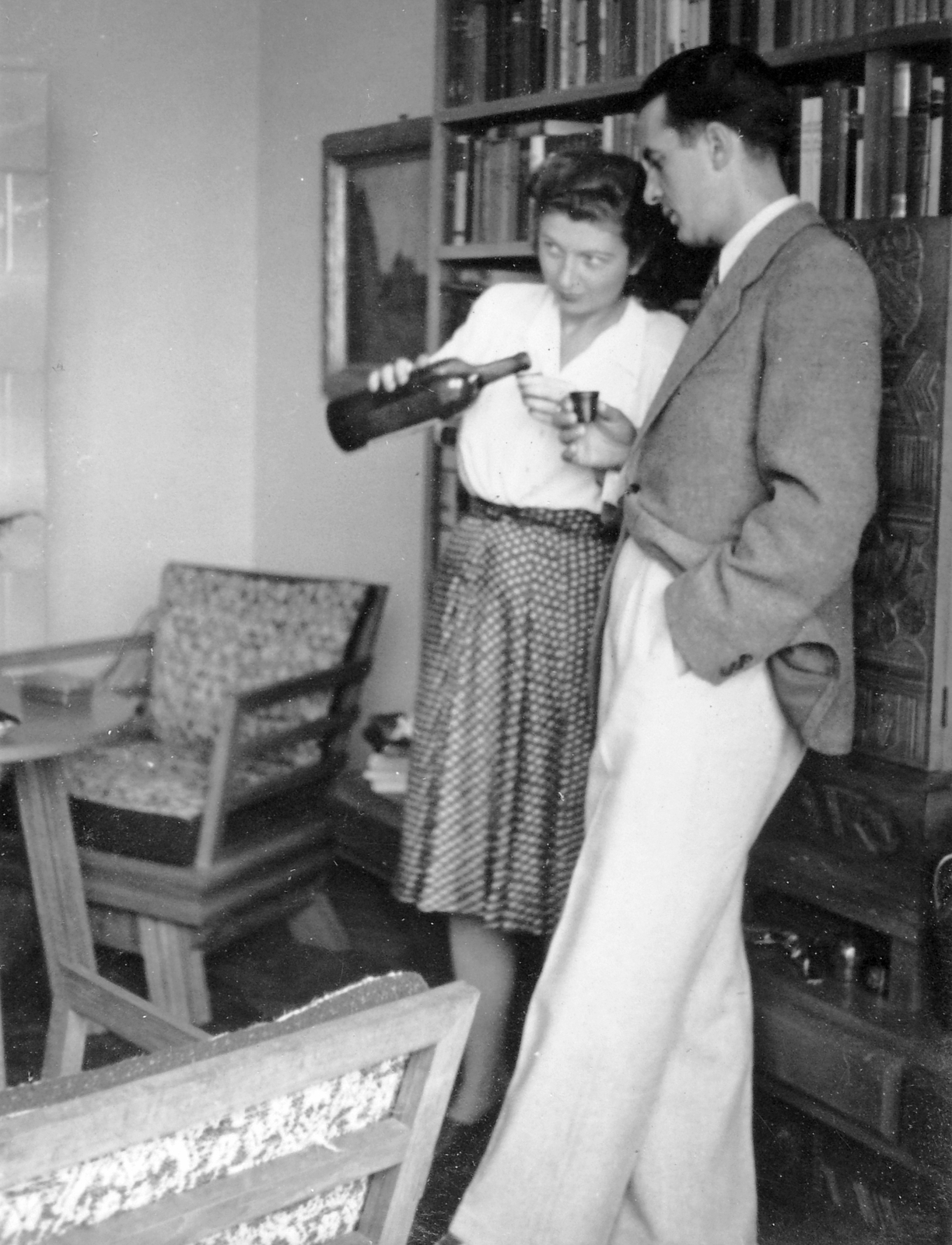 1947, Fortepan, furniture, drinking, interior, man, woman, bookshelf, double portrait, arm chair, Fortepan #8069