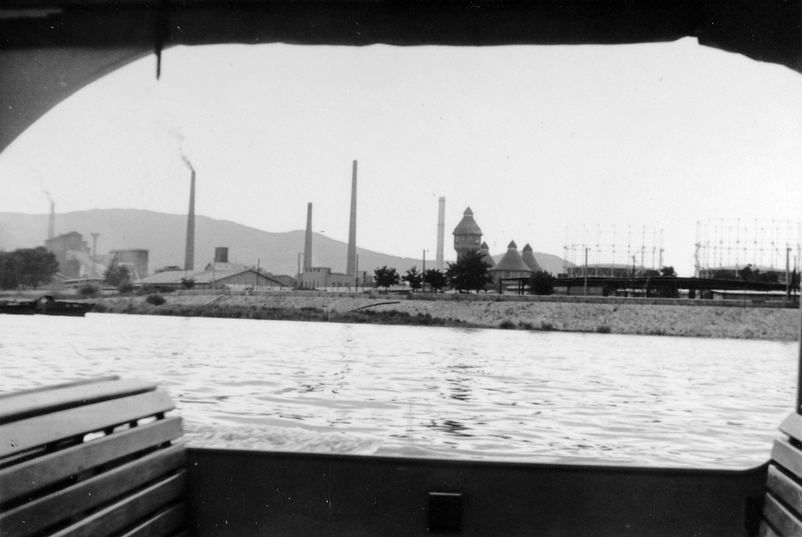 Hungary, Óbuda, Budapest III., Óbudai gázgyár a Dunáról nézve., 1976, Fortepan, ship, factory, gas storage, Budapest, Fortepan #8074