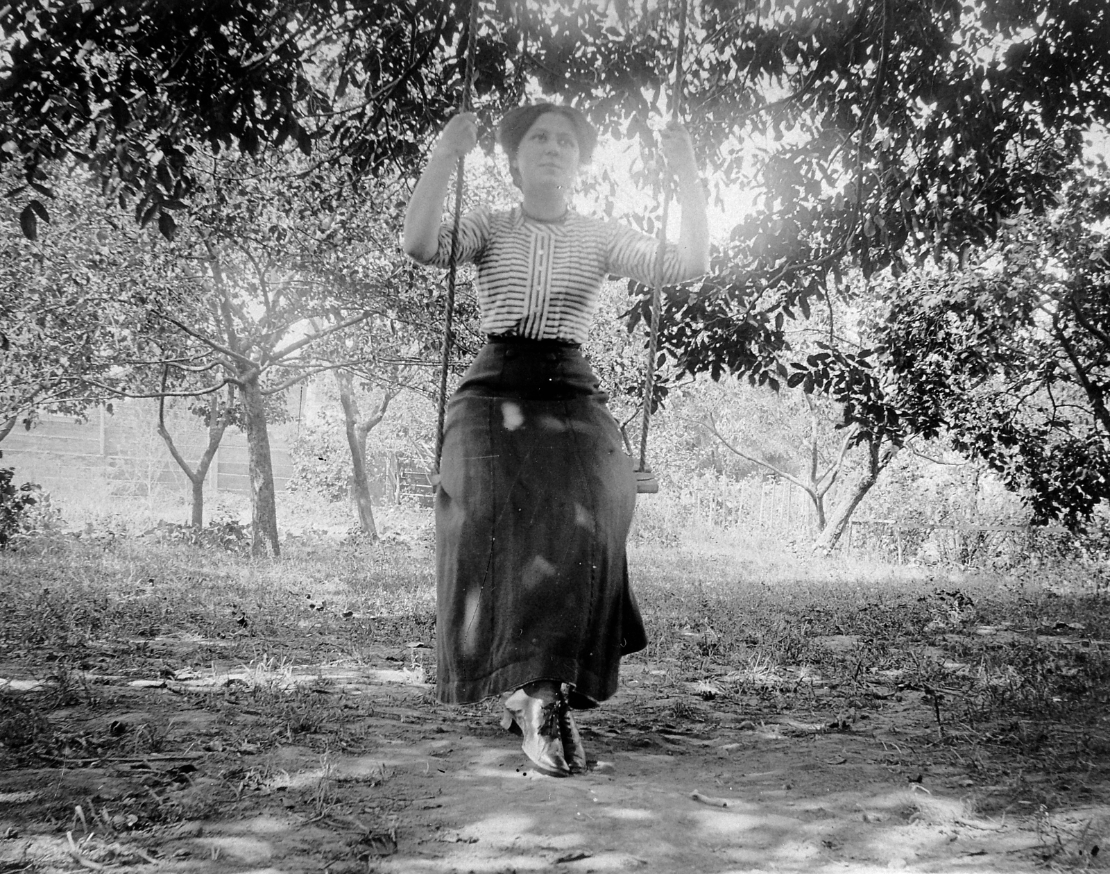 1922, Fortepan, portré, hinta, kert, nyár, nő, Fortepan #8138