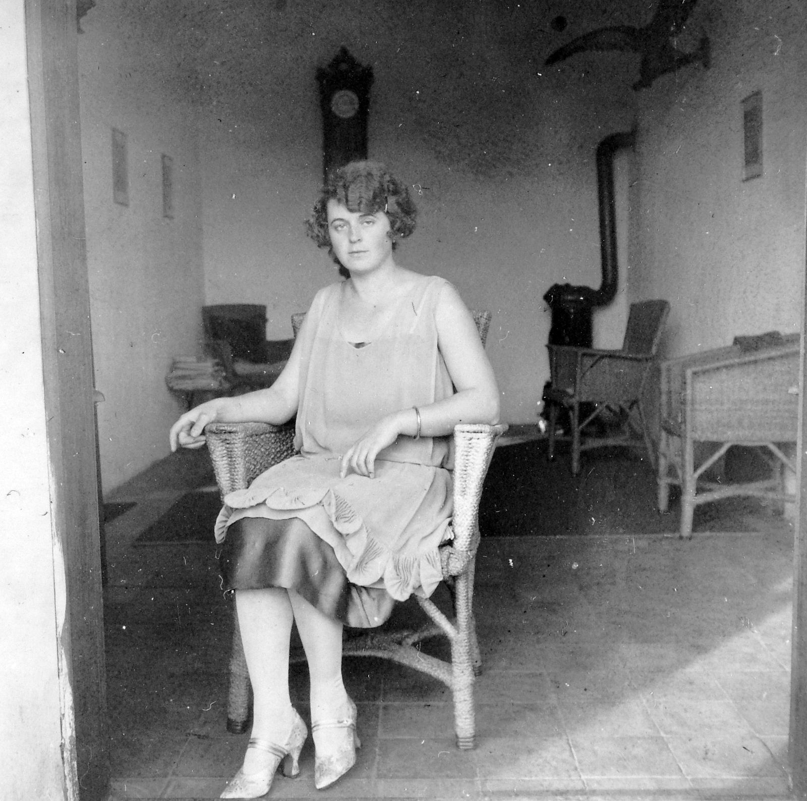 1930, Fortepan, portrait, wall clock, wicker chair, iron stove, lady, bracelet, summer dresses, pendulum clock, Fortepan #8144