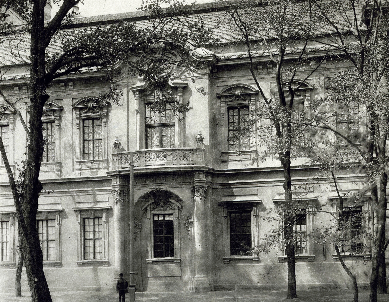 Hungary, Budapest XIV., Vajdahunyad vára. A millenniumi kiállításra épített történelmi főcsoport, reneszánsz-barokk épületegyüttesének, kései barokk homlokzata. A felvétel 1896-ban készült. A kép forrását kérjük így adja meg: Fortepan / Budapest Főváros Levéltára. Levéltári jelzet: HU.BFL.XV.19.d.1.01.020, 1900, Budapest Főváros Levéltára / Klösz György fényképei, Klösz György, Budapest, Fortepan #82020