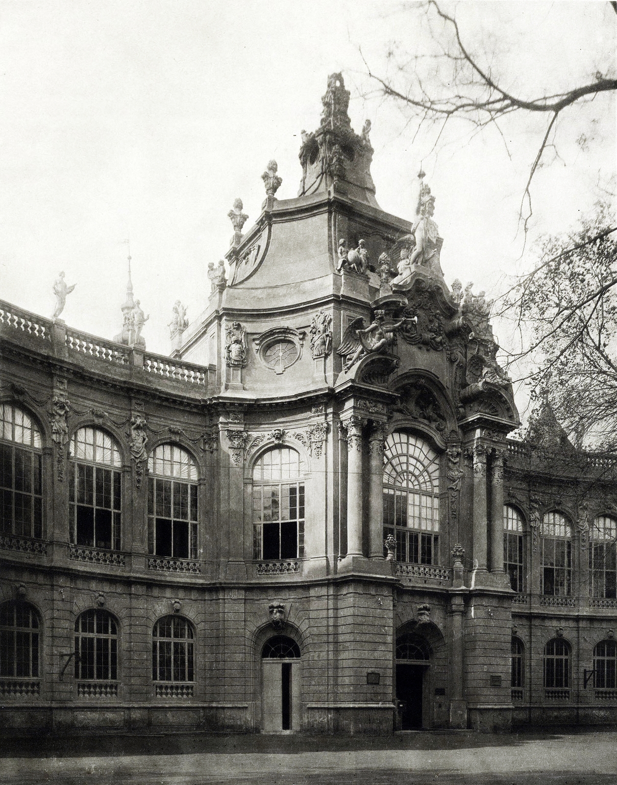 Hungary, Budapest XIV., Vajdahunyad vára. A millenniumi kiállításra épített történelmi főcsoport, reneszánsz épület főbejárata, I. Ferenc korabeli francia palotatorony. 1897-től Magyar Mezőgazdasági Múzeum. A felvétel 1896-ban készült. A kép forrását kérjük így adja meg: Fortepan / Budapest Főváros Levéltára. Levéltári jelzet: HU.BFL.XV.19.d.1.01.028, 1900, Budapest Főváros Levéltára / Klösz György fényképei, Klösz György, Ignác Alpár-design, Budapest, Fortepan #82028