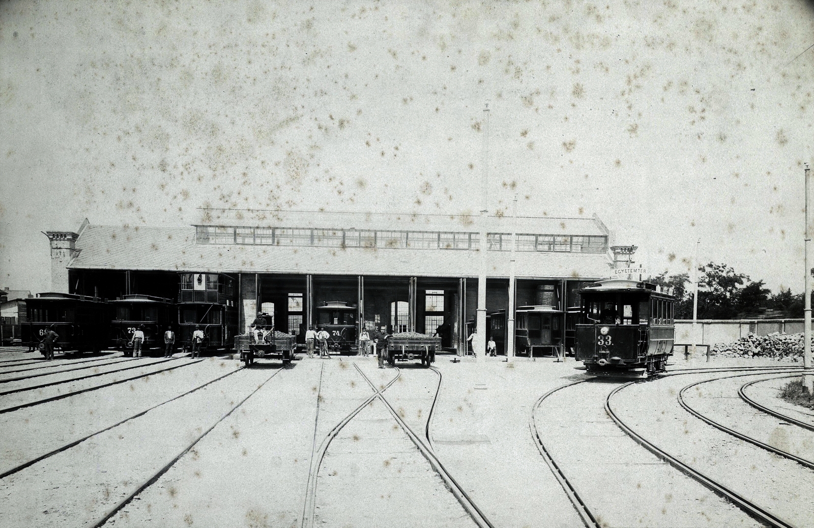 Magyarország, Budapest VIII., a mai Baross kocsiszín, a Siemens & Halske cég által épített normál nyomtávú villamos járműtelep. A felvétel 1896-ban készült. A kép forrását kérjük így adja meg: Fortepan / Budapest Főváros Levéltára. Levéltári jelzet: HU.BFL.XV.19.d.1.01.030, 1900, Budapest Főváros Levéltára / Klösz György fényképei, Klösz György, Budapest, Fortepan #82030