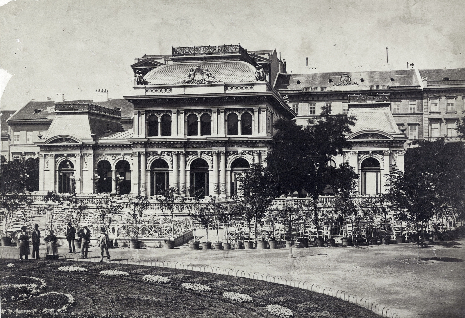 Hungary, Budapest V., Erzsébet tér, a Kioszk épülete. A felvétel 1877 körül készült. A kép forrását kérjük így adja meg: Fortepan / Budapest Főváros Levéltára. Levéltári jelzet: HU.BFL.XV.19.d.1.05.035, 1900, Budapest Főváros Levéltára / Klösz György fényképei, Klösz György, Alajos Hauszmann-design, Budapest, Best of, Fortepan #82090