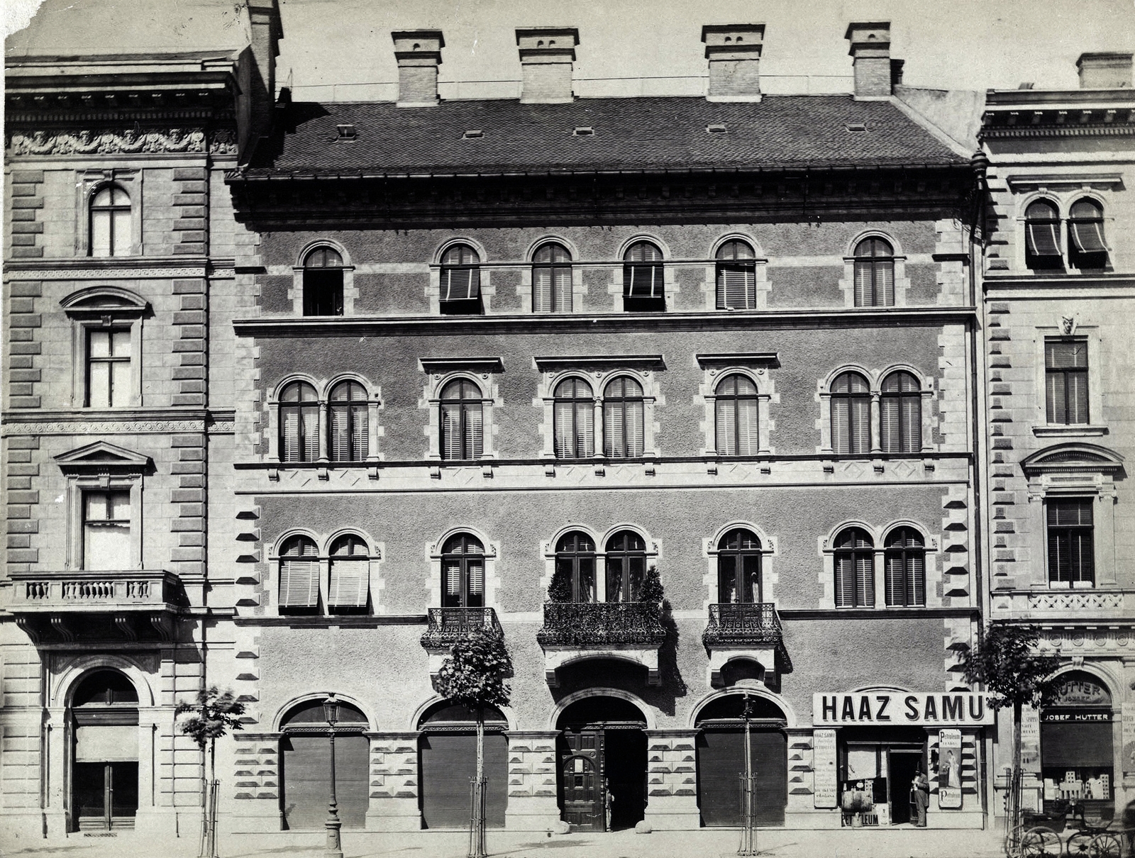 Hungary, Budapest V., Bajcsy-Zsilinszky út (Váci körút) 28. (a háborúban elpusztult). A felvétel 1880-1890 között készült. A kép forrását kérjük így adja meg: Fortepan / Budapest Főváros Levéltára. Levéltári jelzet: HU.BFL.XV.19.d.1.05.173, 1900, Budapest Főváros Levéltára / Klösz György fényképei, Klösz György, Budapest, vanished building, awning, Best of, Fortepan #82228