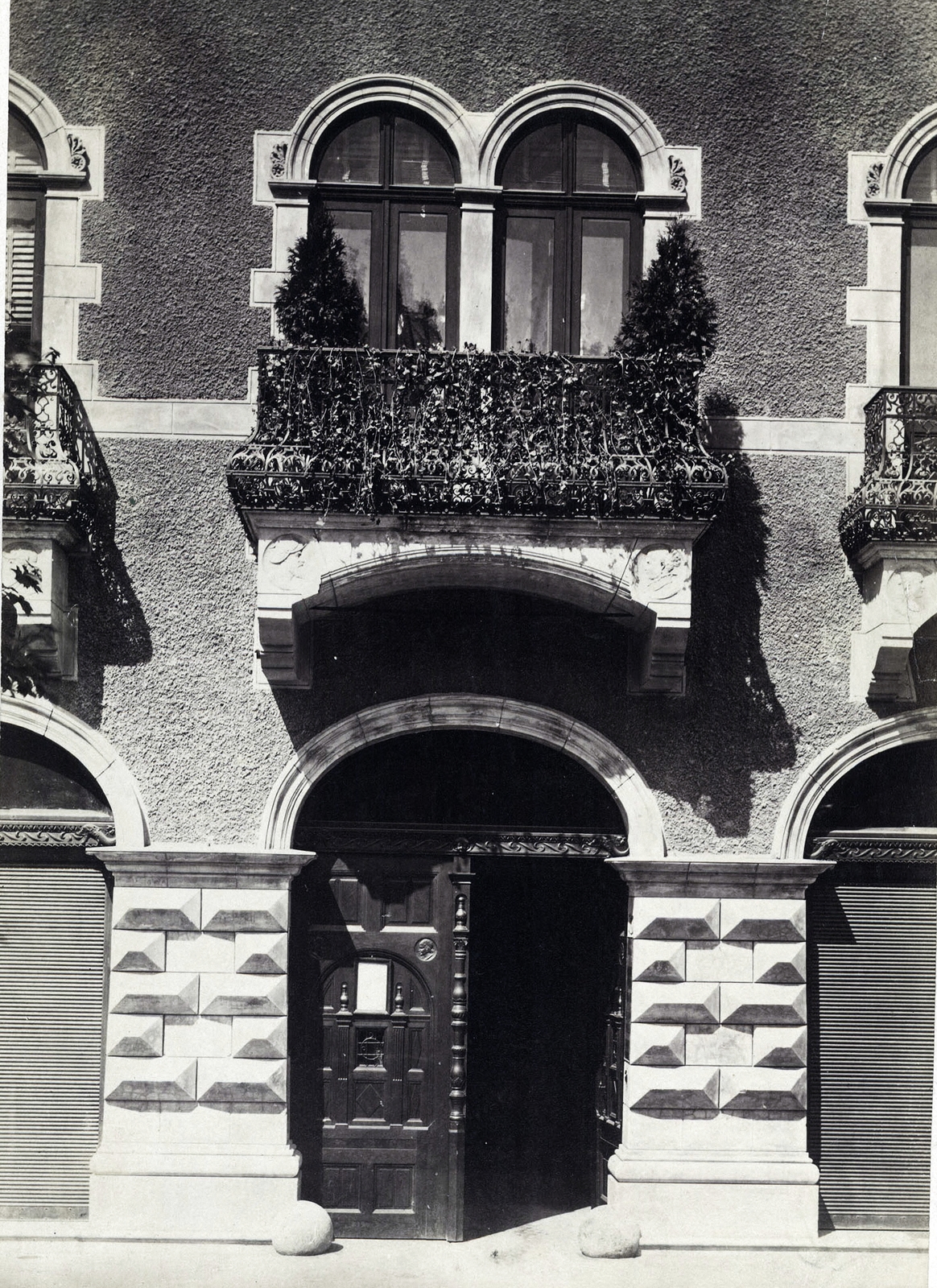 Hungary, Budapest V., Bajcsy-Zsilinszky út (Váci körút) 28. (a háborúban elpusztult). A felvétel 1880-1890 között készült. A kép forrását kérjük így adja meg: Fortepan / Budapest Főváros Levéltára. Levéltári jelzet: HU.BFL.XV.19.d.1.05.174, 1900, Budapest Főváros Levéltára / Klösz György fényképei, Klösz György, Budapest, Fortepan #82229