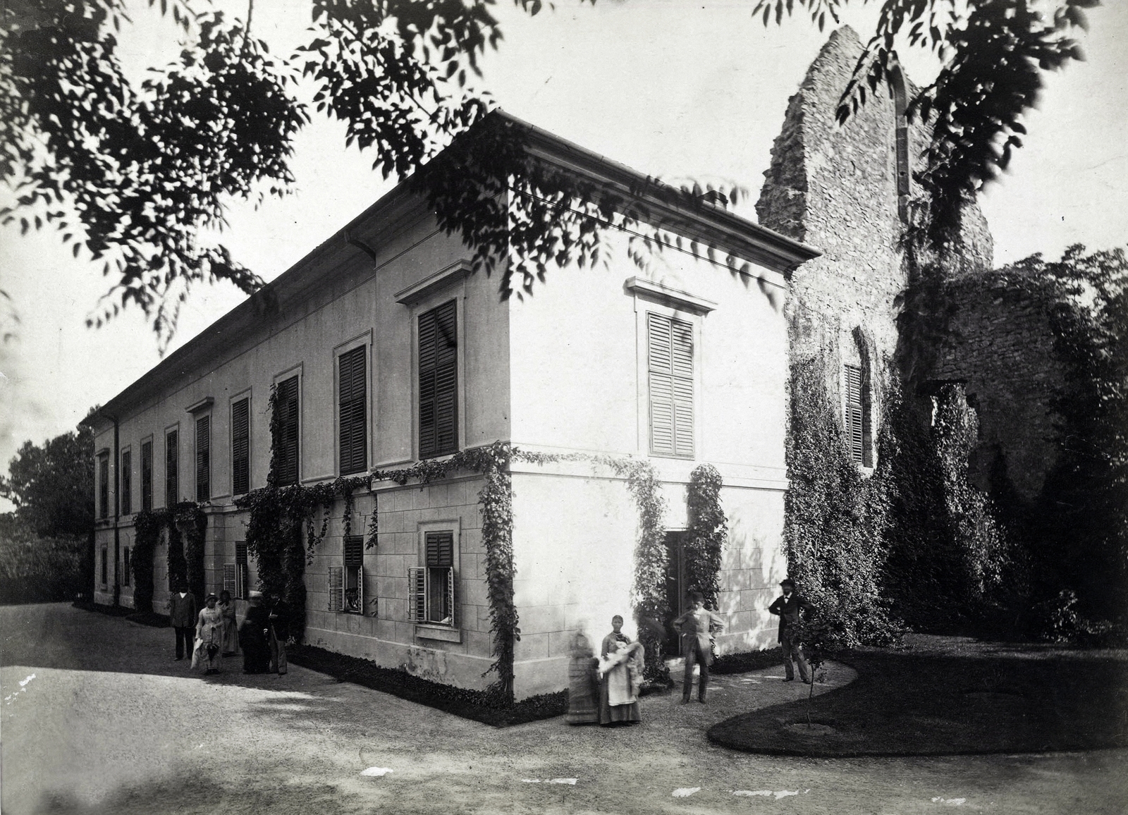 Magyarország, Margitsziget, Budapest, József nádor villája, mellette a ferences templom romjai. A felvétel 1878 körül készült. A kép forrását kérjük így adja meg: Fortepan / Budapest Főváros Levéltára. Levéltári jelzet: HU.BFL.XV.19.d.1.06.036, 1900, Budapest Főváros Levéltára / Klösz György fényképei, Klösz György, eltűnt épület, Best of, Fortepan #82297
