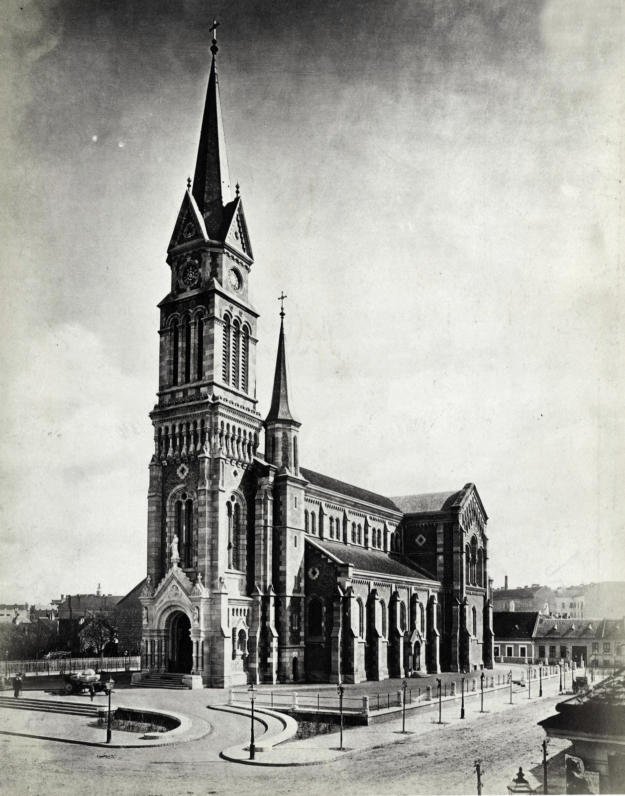 Hungary, Budapest IX., Bakáts tér, Assisi Szent Ferenc-templom. A felvétel 1879 körül készült. A kép forrását kérjük így adja meg: Fortepan / Budapest Főváros Levéltára. Levéltári jelzet: HU.BFL.XV.19.d.1.06.047, 1900, Budapest Főváros Levéltára / Klösz György fényképei, Klösz György, Miklós Ybl-design, Budapest, Fortepan #82308