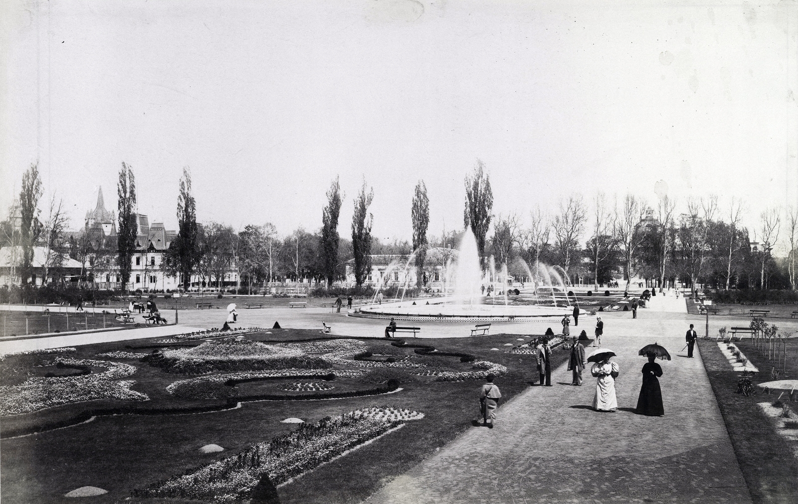 Hungary, Budapest XIV., Városligeti körönd. A felvétel 1896 után készült. A kép forrását kérjük így adja meg: Fortepan / Budapest Főváros Levéltára. Levéltári jelzet: HU.BFL.XV.19.d.1.07.126, 1900, Budapest Főváros Levéltára / Klösz György fényképei, Klösz György, fountain, Budapest, Fortepan #82450