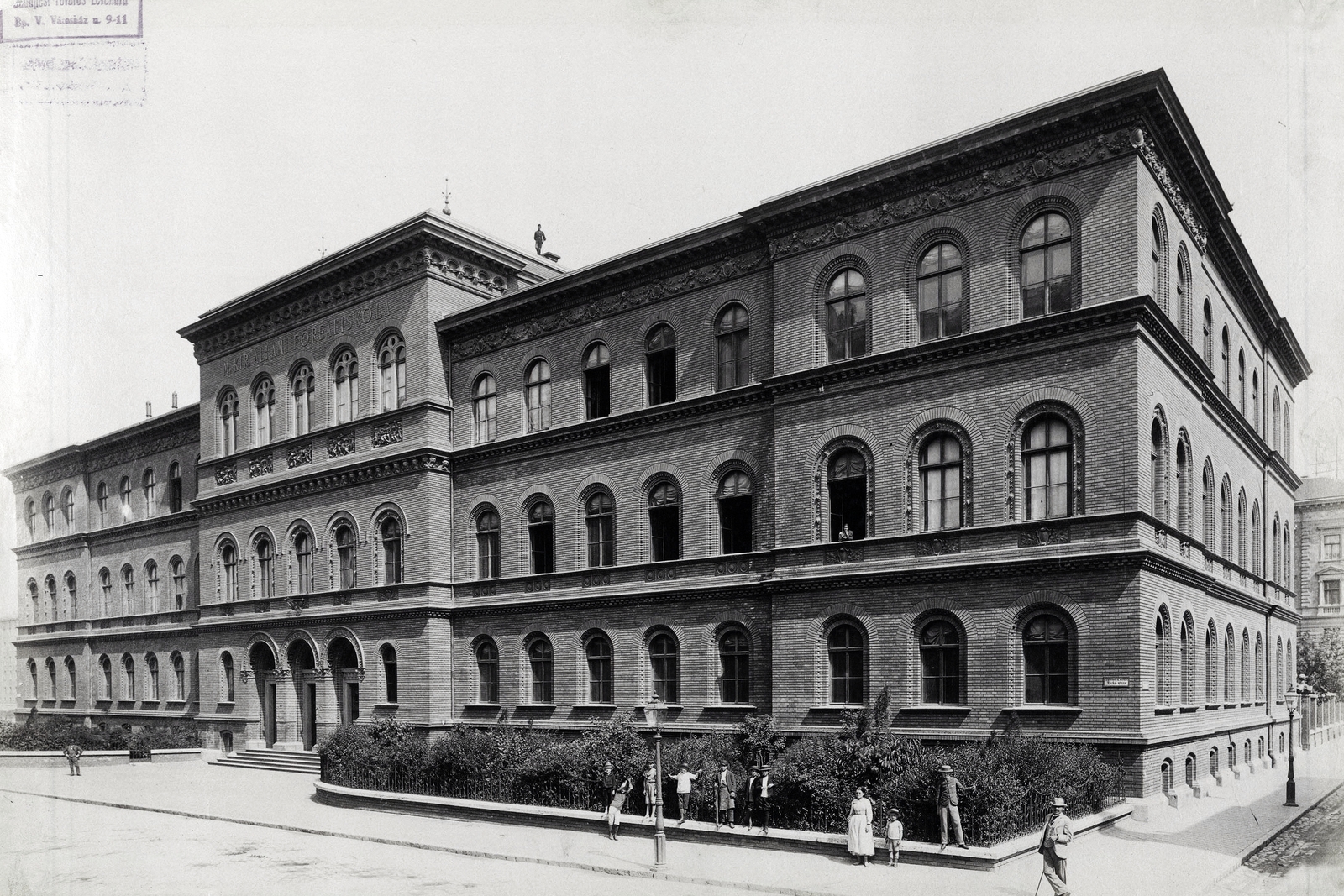 Hungary, Budapest V., Markó utca 18-20. Magyar Királyi Állami Főgimnázium (később Xántus János Gyakorló Középiskola). A felvétel 1890 után készült. A kép forrását kérjük így adja meg: Fortepan / Budapest Főváros Levéltára. Levéltári jelzet: HU.BFL.XV.19.d.1.07.139, 1900, Budapest Főváros Levéltára / Klösz György fényképei, Klösz György, education, Budapest, Fortepan #82463