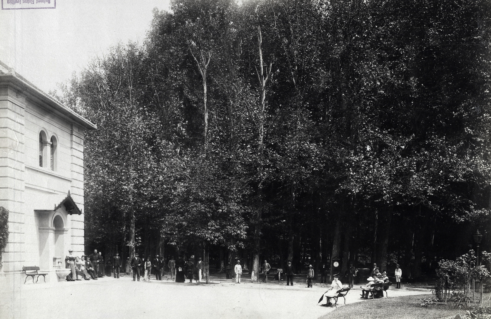 Hungary, Budapest XIV., parkrészlet, balra az artézi fürdő. A felvétel 1890 után készült. A kép forrását kérjük így adja meg: Fortepan / Budapest Főváros Levéltára. Levéltári jelzet: HU.BFL.XV.19.d.1.07.167, 1900, Budapest Főváros Levéltára / Klösz György fényképei, Klösz György, Budapest, Bath house, Fortepan #82491