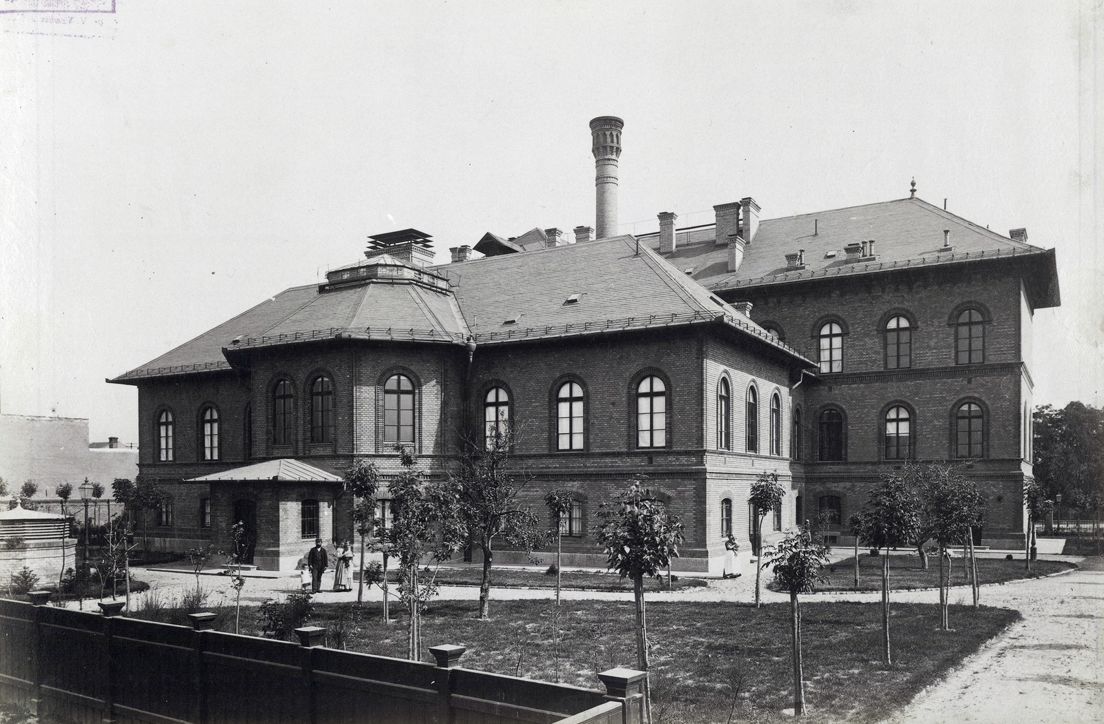 Hungary, Budapest IX., Üllői út 93., Törvényszéki Orvostani Intézet (később Semmelweis Egyetem Igazságügyi és Biztosítás-orvostani, valamint II. sz. Patológiai Intézet). A felvétel 1890 után készült. A kép forrását kérjük így adja meg: Fortepan / Budapest Főváros Levéltára. Levéltári jelzet: HU.BFL.XV.19.d.1.07.172, 1900, Budapest Főváros Levéltára / Klösz György fényképei, Klösz György, healthcare, Alajos Hauszmann-design, Budapest, Fortepan #82496