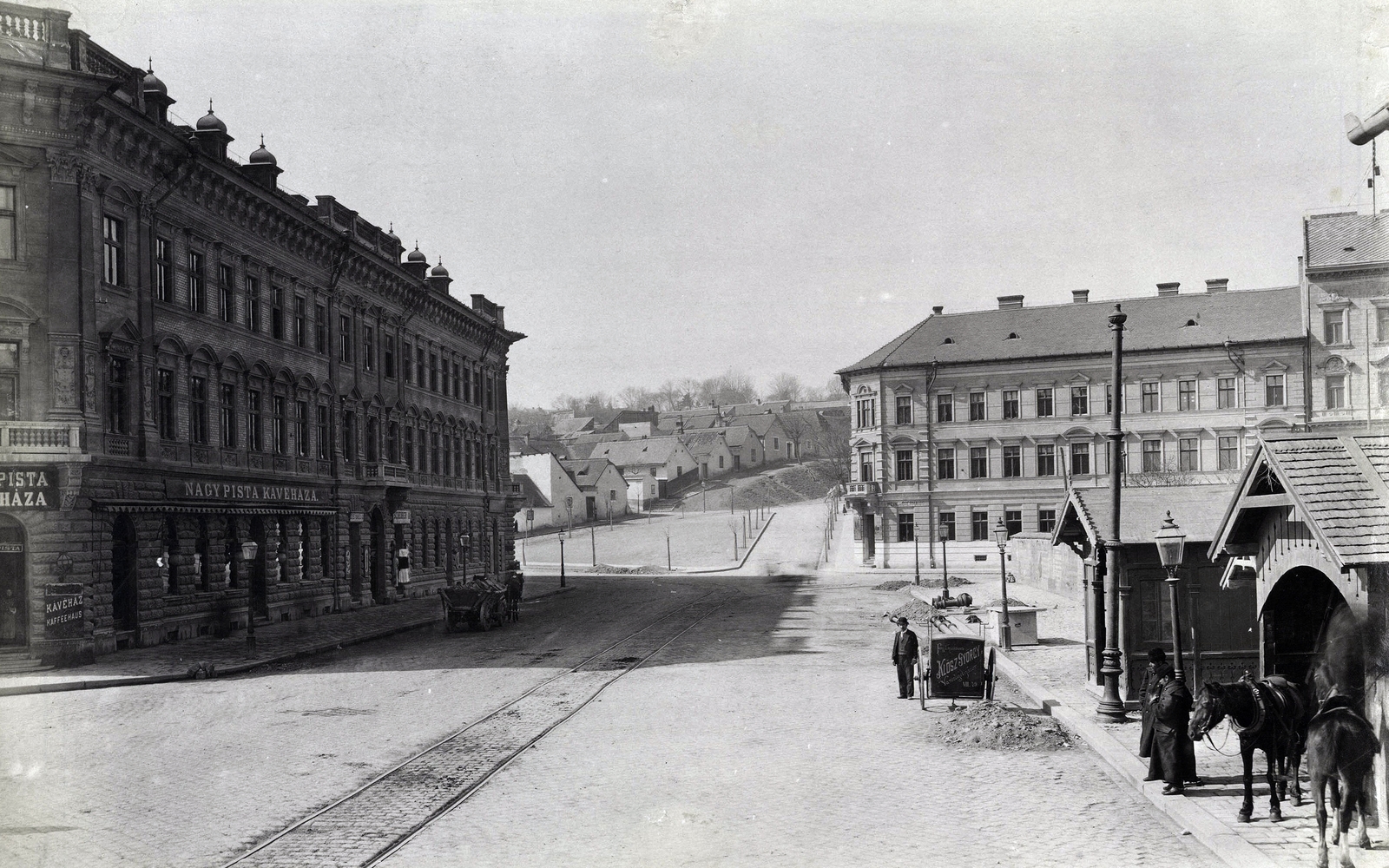 Magyarország, Budapest II., a Margit körút (Prímás utca) Duna-part és a Török utca közötti szakasza. A felvétel 1896 körül készült. A kép forrását kérjük így adja meg: Fortepan / Budapest Főváros Levéltára. Levéltári jelzet: HU.BFL.XV.19.d.1.08.055, 1900, Budapest Főváros Levéltára / Klösz György fényképei, Klösz György, Budapest, kávéház, Best of, Fortepan #82580