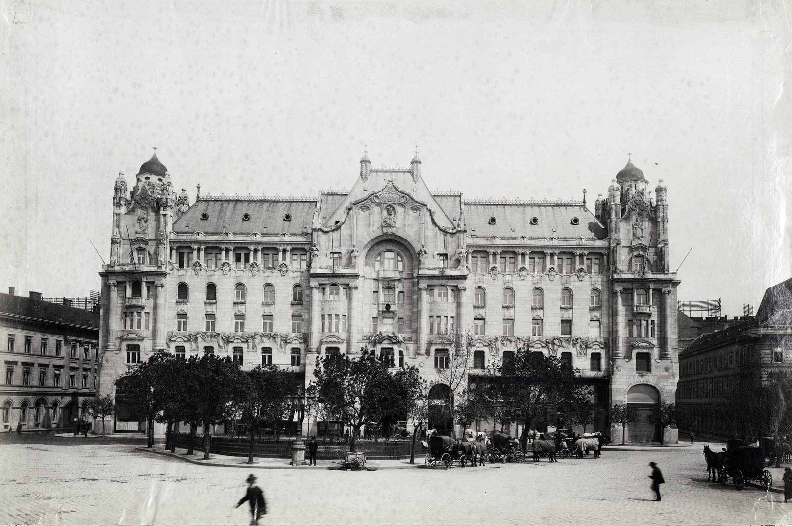 Hungary, Budapest V., Széchenyi István (Ferenc József) tér, Gresham-palota. A kép forrását kérjük így adja meg: Fortepan / Budapest Főváros Levéltára. Levéltári jelzet: HU.BFL.XV.19.d.1.08.117, 1908, Budapest Főváros Levéltára / Klösz György fényképei, Klösz György, hotel, Secession, palace, Budapest, Zsigmond Quittner-design, József Vágó-design, Art Nouveau architecture, Fortepan #82642